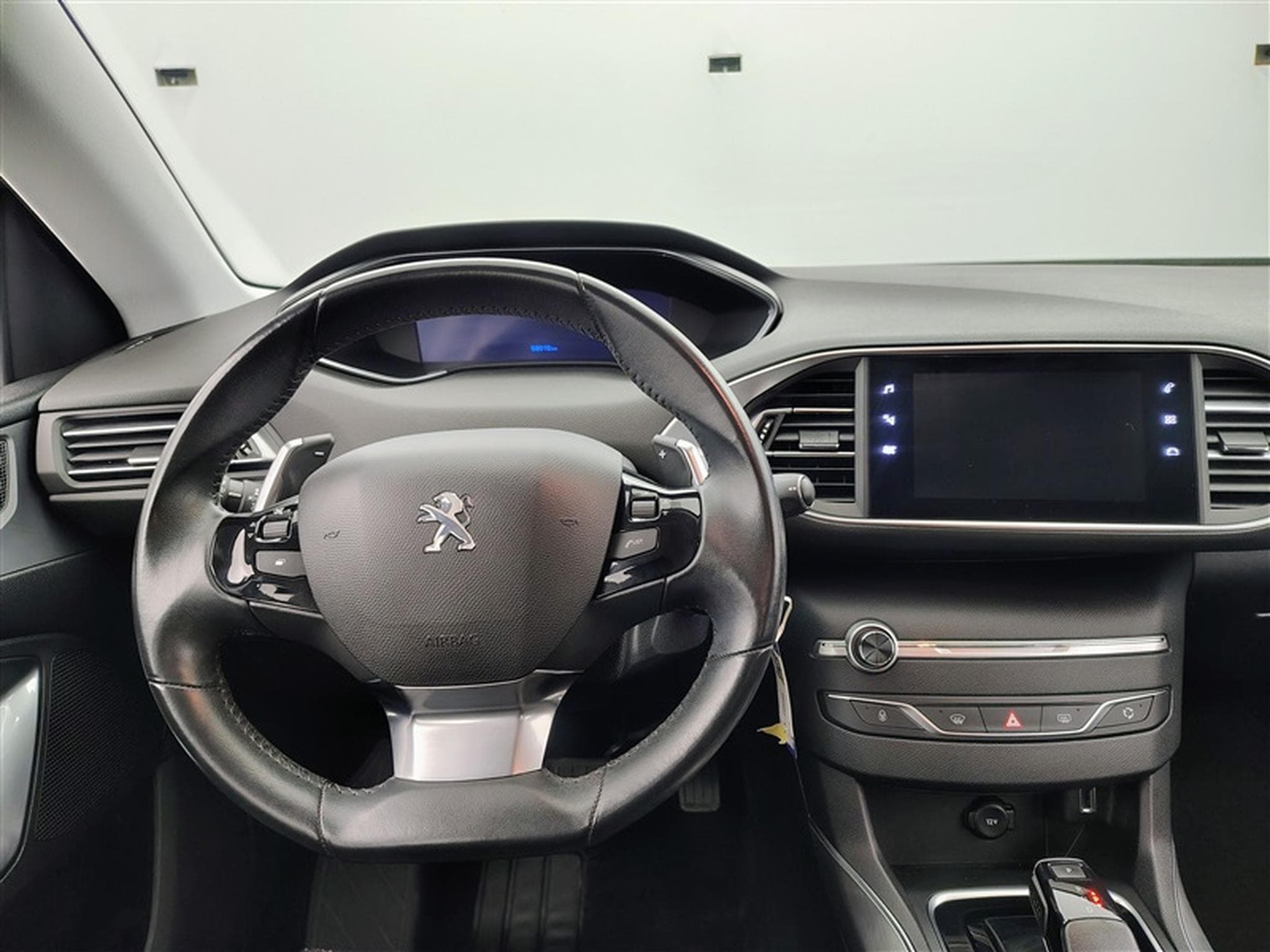 Peugeot 308 SW 1.5 BlueHDi Business Navi / PDC av+ar (2021) - Photo 9