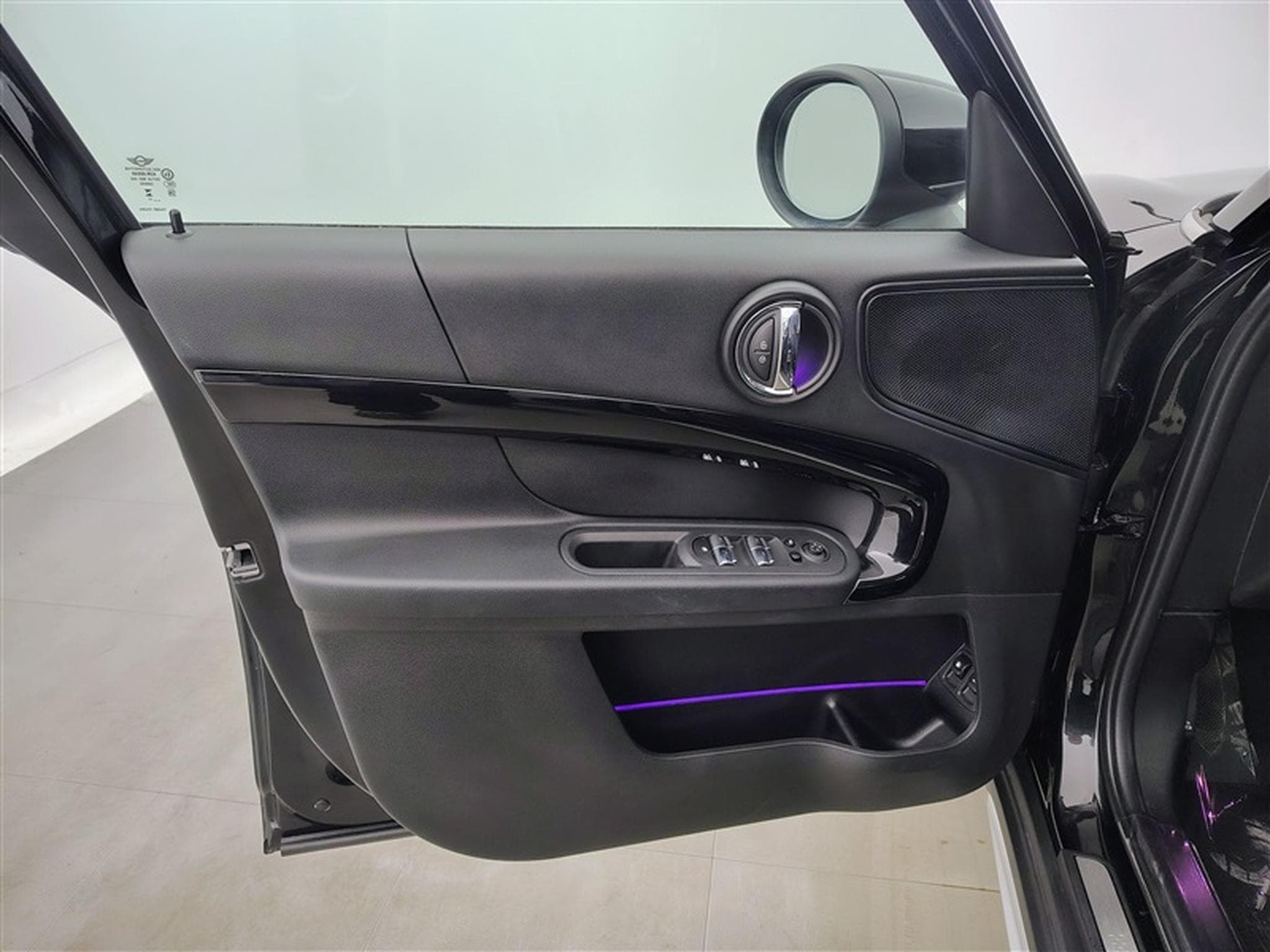 MINI Countryman 1.5A PHEV Cooper SE ALL4/NAVI/FULL LED/JA17/PDC (2023) - Photo 17