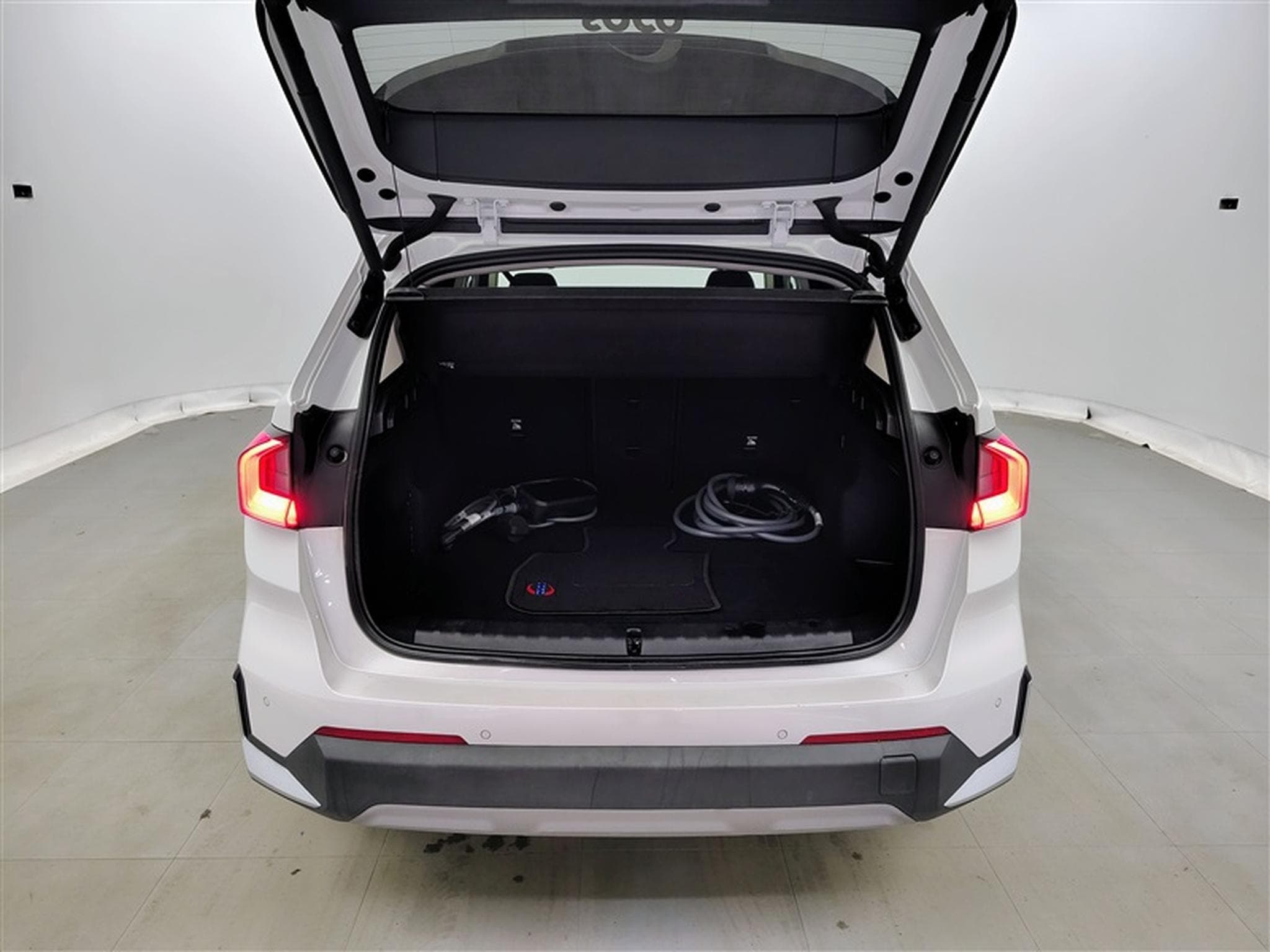 BMW X1 1.5iA PHEV 180 xDrive25e NAVI / FULL LED (2024) - Photo 14