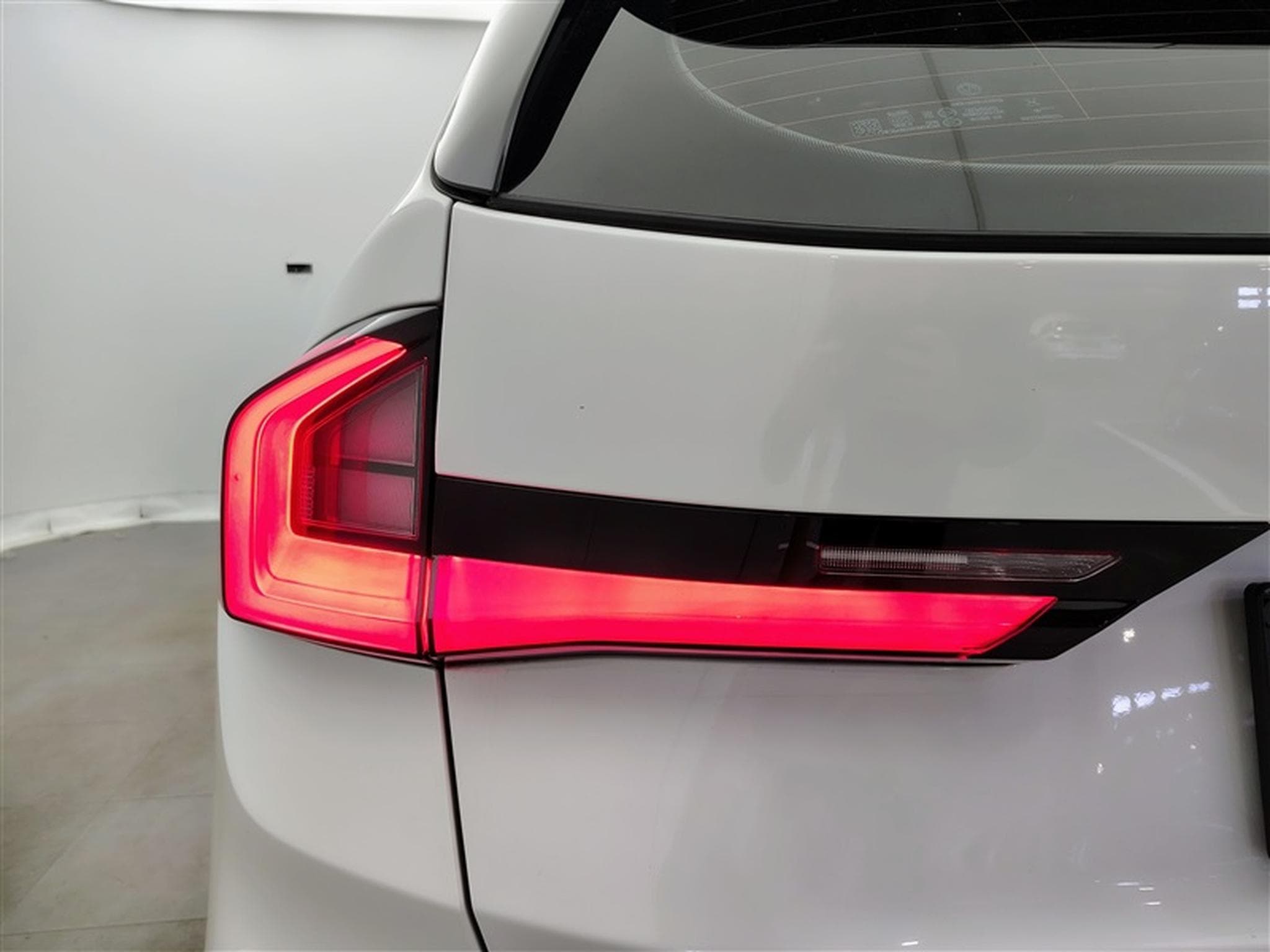 BMW X1 1.5iA PHEV 180 xDrive25e NAVI / FULL LED (2024) - Photo 16
