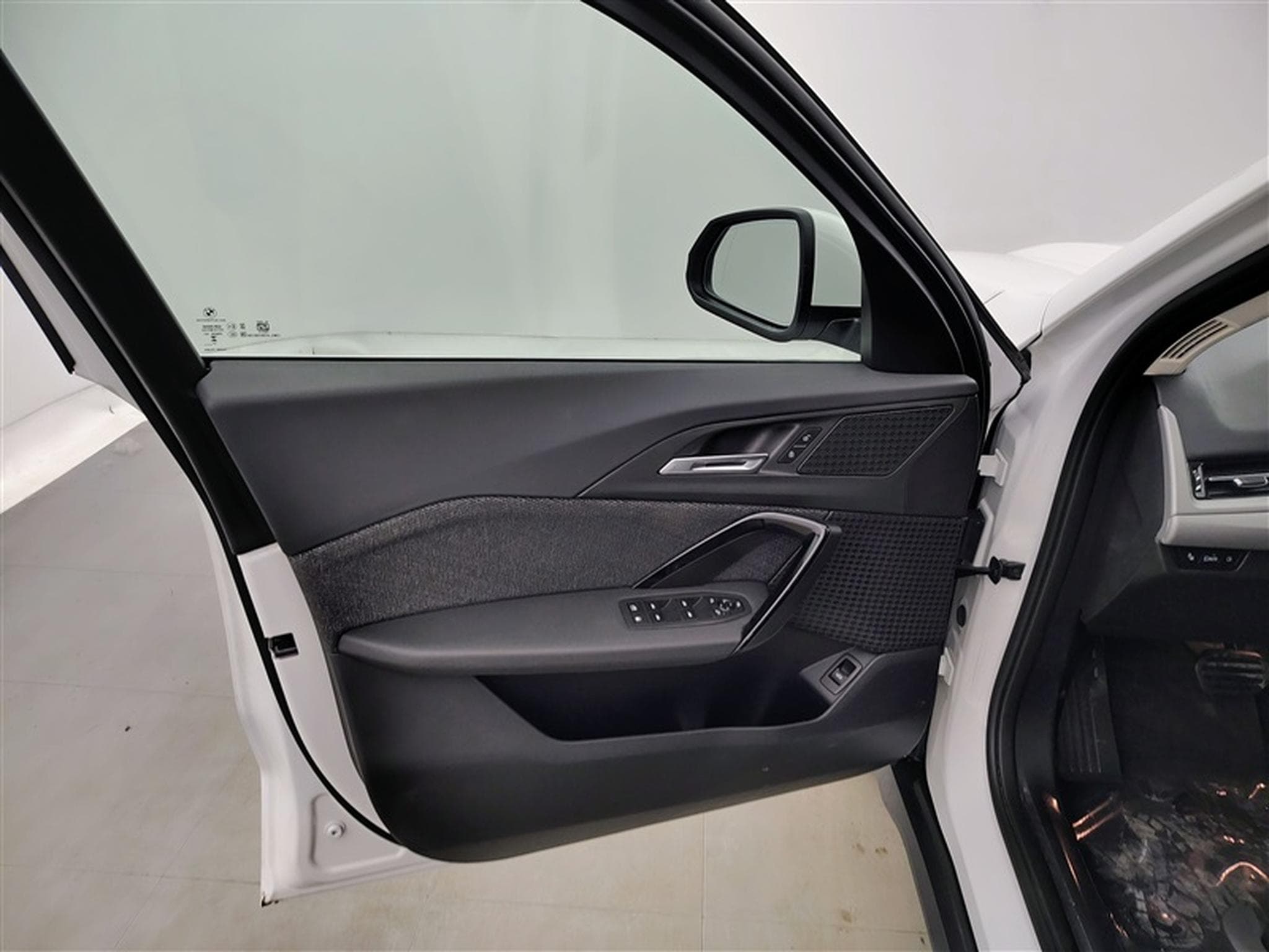 BMW X1 1.5iA PHEV 180 xDrive25e NAVI / FULL LED (2024) - Photo 17