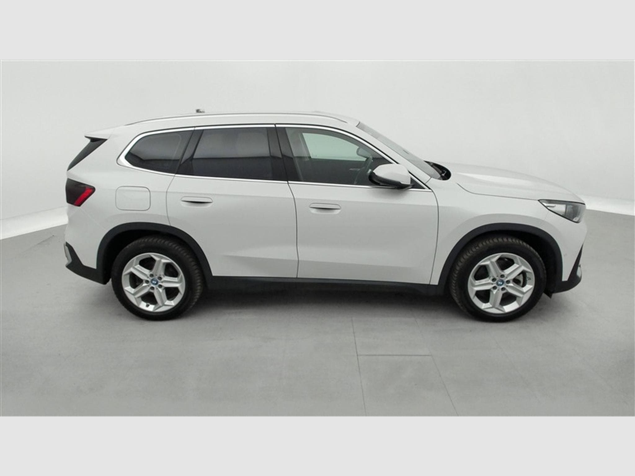 BMW X1 1.5iA PHEV 180 xDrive25e NAVI / FULL LED (2024) - Photo 25