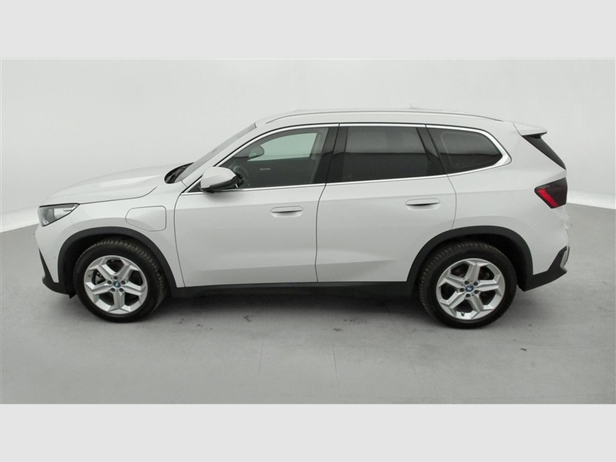 BMW X1 1.5iA PHEV 180 xDrive25e NAVI / FULL LED (2024) - Photo 3