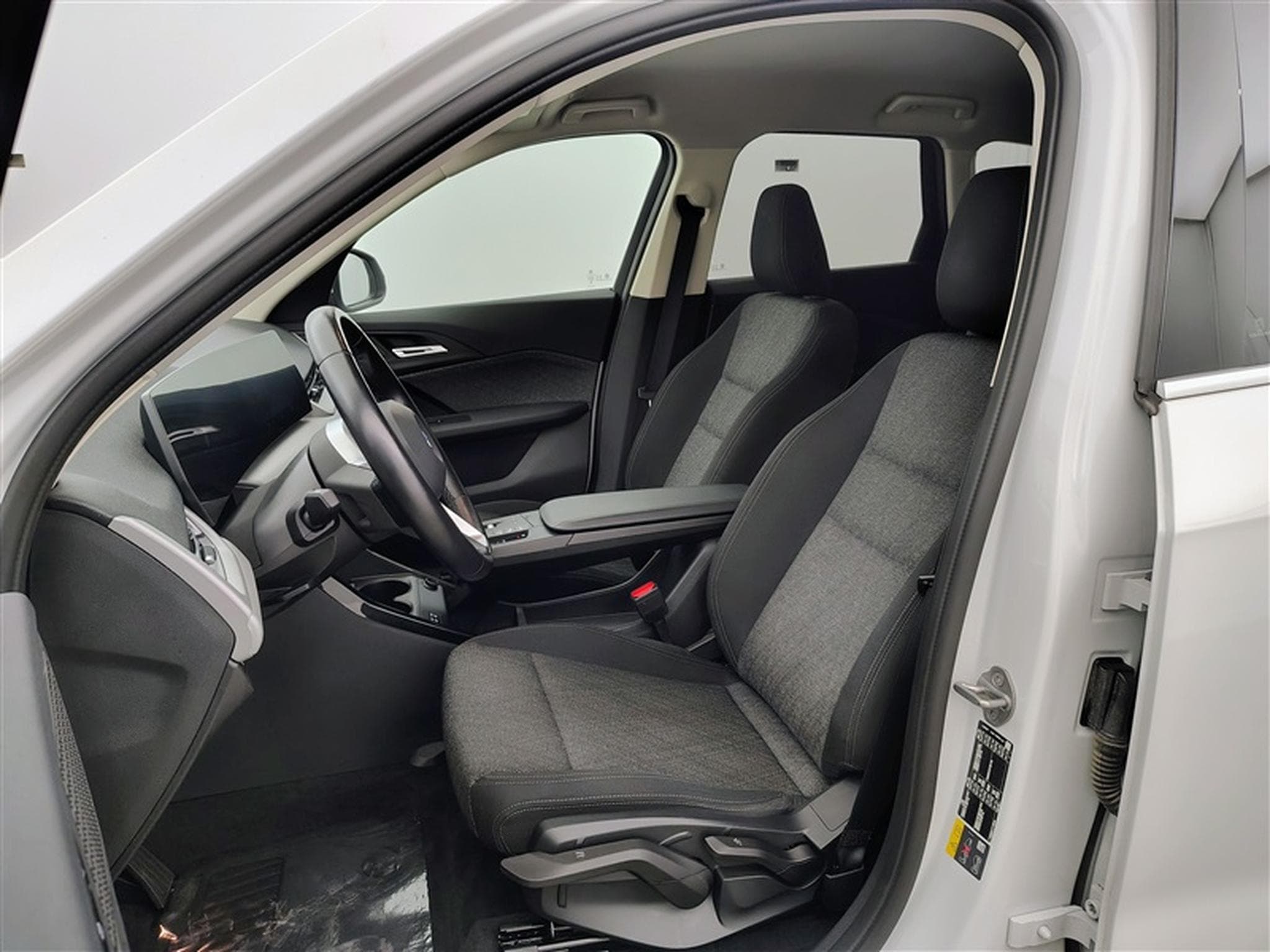 BMW X1 1.5iA PHEV 180 xDrive25e NAVI / FULL LED (2024) - Photo 7