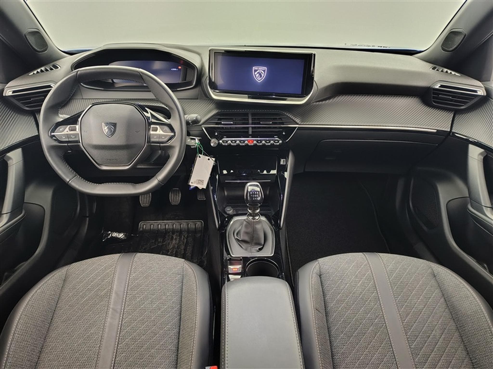 Peugeot 2008 1.2 PureTech Allure NAVI / FULL LED / CARPLAY / S-CUIR (2024) - Photo 8
