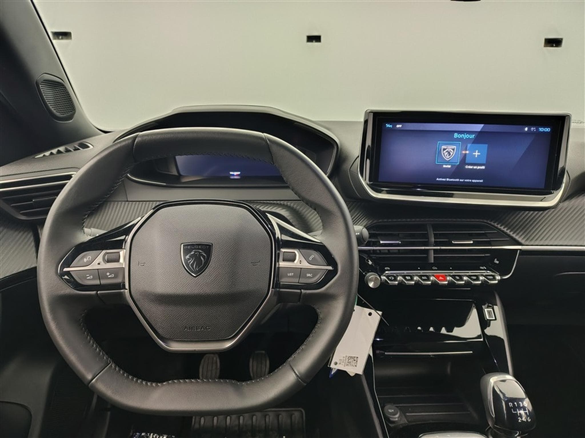 Peugeot 2008 1.2 PureTech Allure NAVI / FULL LED / CARPLAY / S-CUIR (2024) - Photo 9