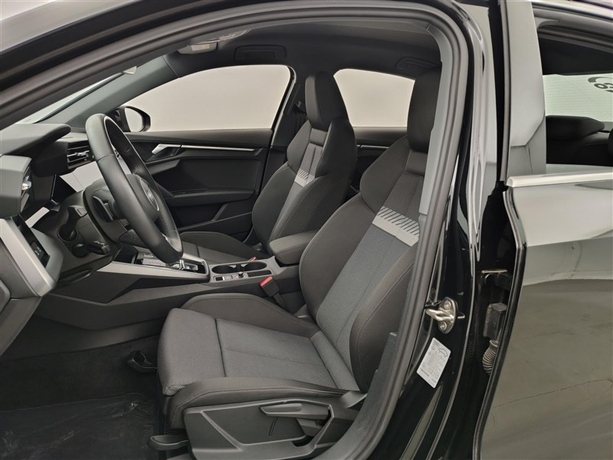 Audi A3 30 TFSI Advanced S tronic Navi / Led / PDC (2023) - Photo 7