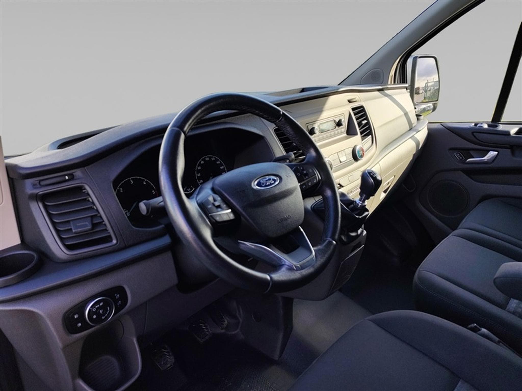 Ford Transit 2.0 TDCi L2H1 Trend 3PL+ELEVATEUR (2018) - Photo 8
