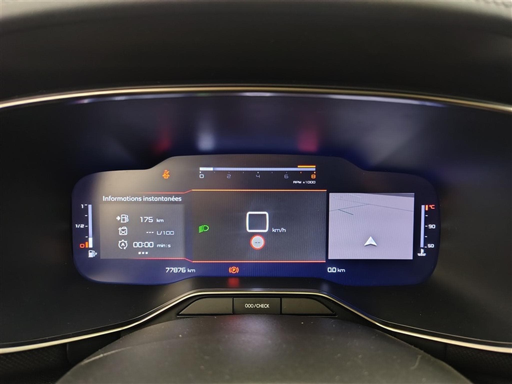 Citroen C5 Aircross 1.2 PureTech 130cv Plus NAVI / CARPLAY / CAMERA (2024) - Photo 10
