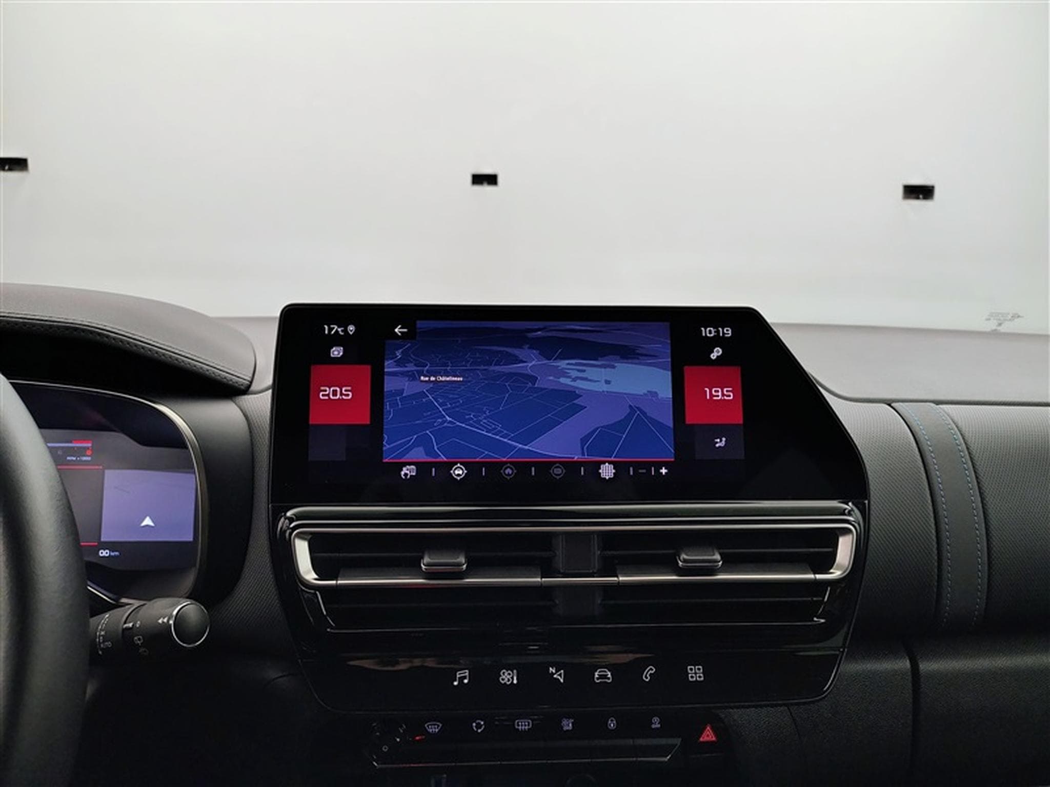 Citroen C5 Aircross 1.2 PureTech 130cv Plus NAVI / CARPLAY / CAMERA (2024) - Photo 11