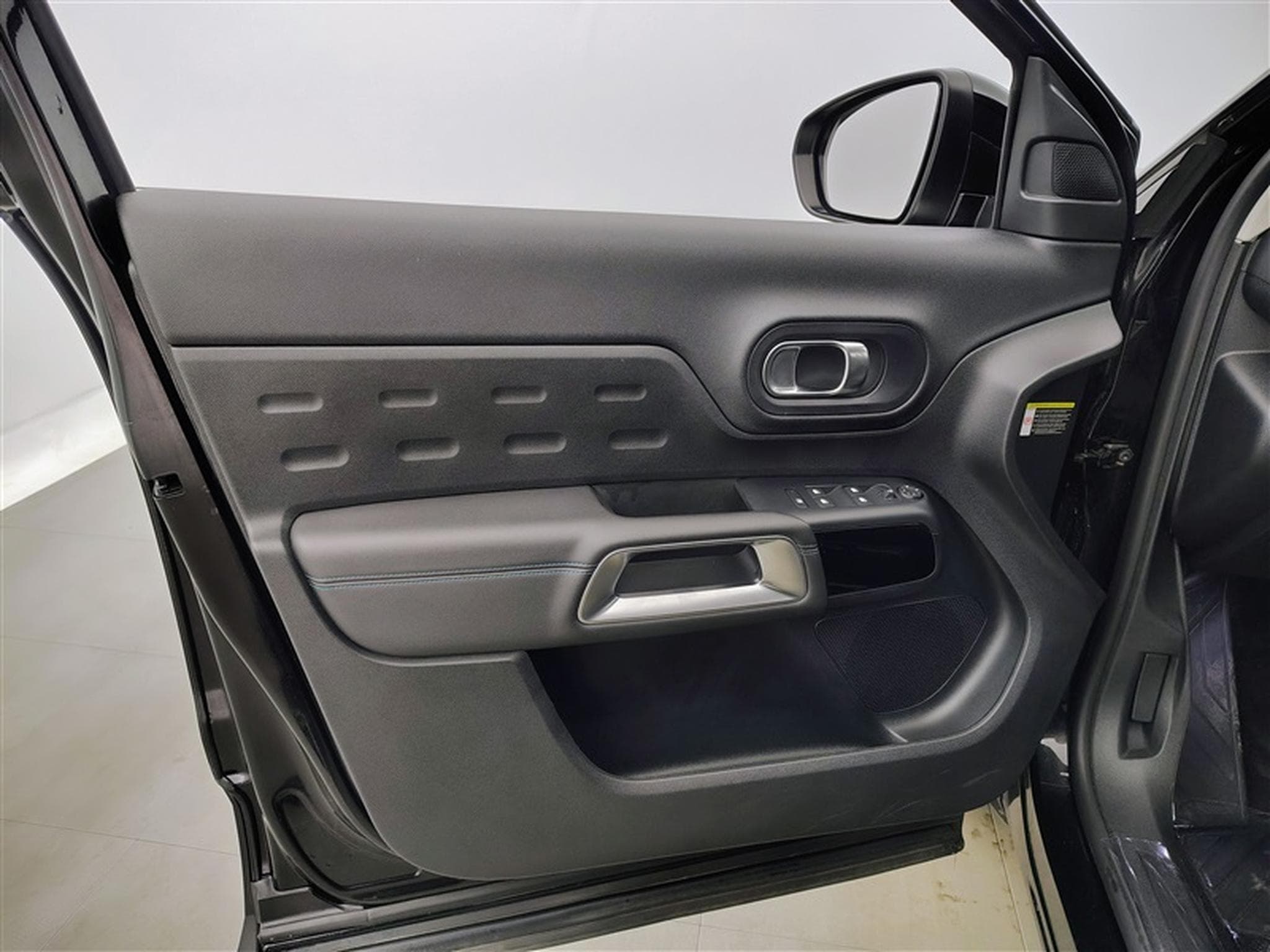 Citroen C5 Aircross 1.2 PureTech 130cv Plus NAVI / CARPLAY / CAMERA (2024) - Photo 16