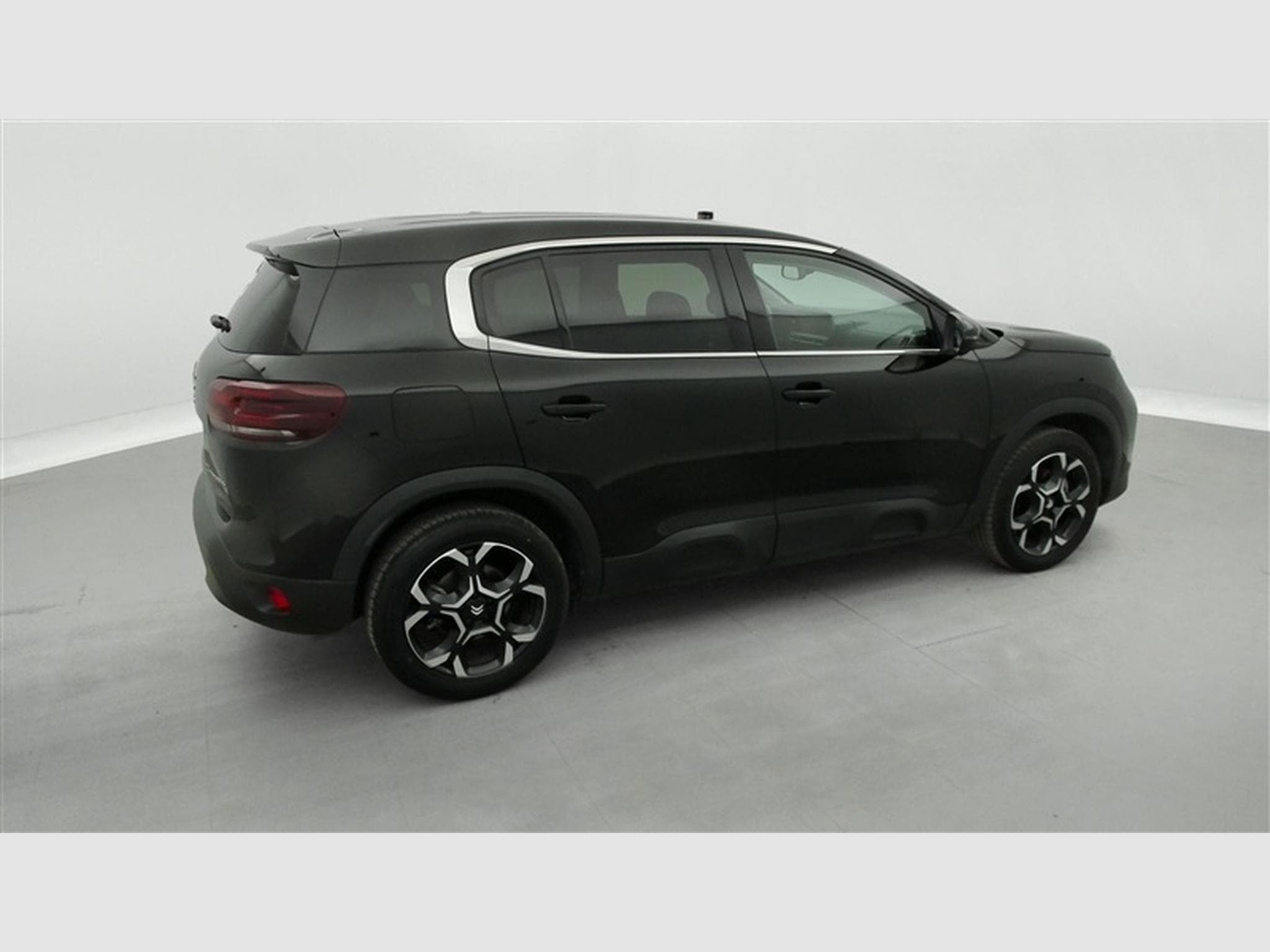 Citroen C5 Aircross 1.2 PureTech 130cv Plus NAVI / CARPLAY / CAMERA (2024) - Photo 24