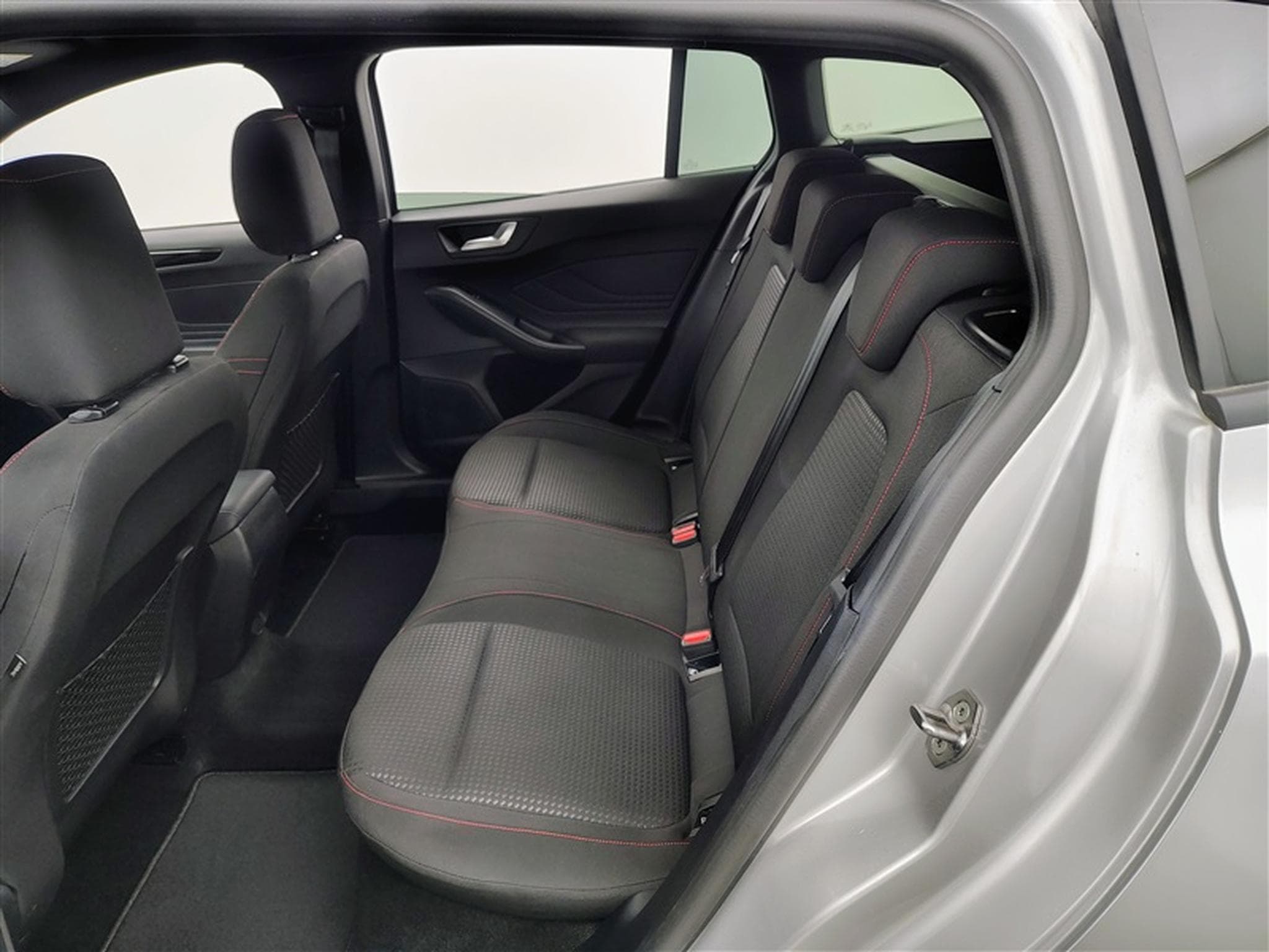 Ford Focus SW 1.5 EcoBlue 115cv PowerShift ST-Line NAVI / FULL LED (2025) - Photo 12