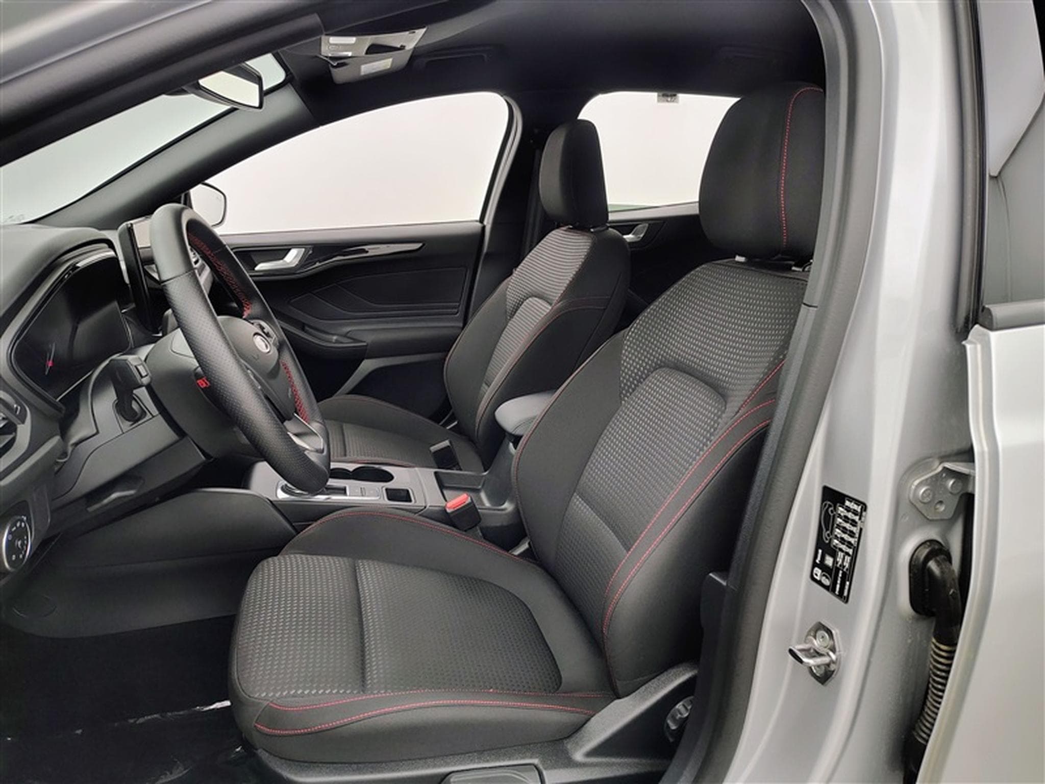 Ford Focus SW 1.5 EcoBlue 115cv PowerShift ST-Line NAVI / FULL LED (2025) - Photo 7