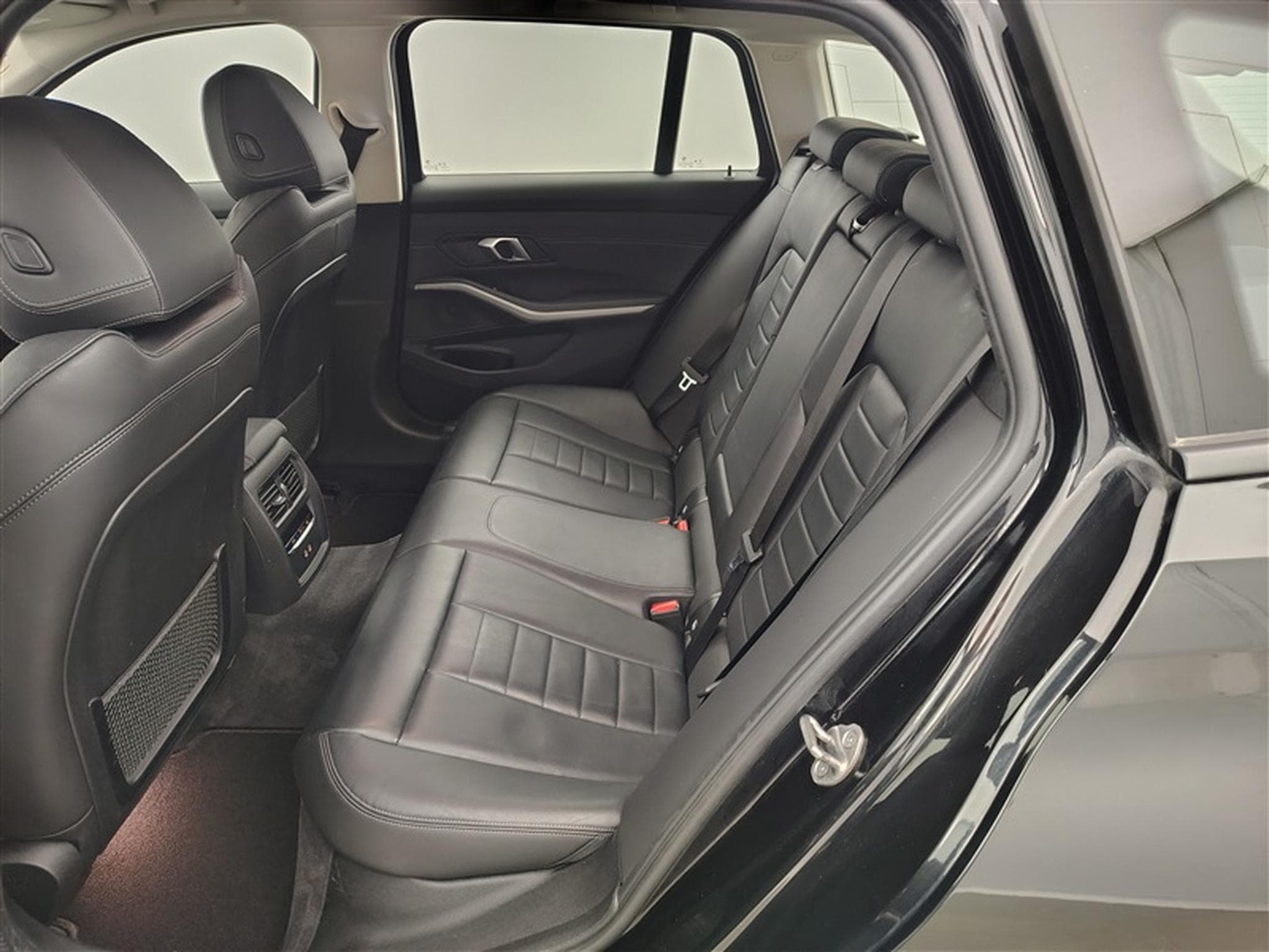 BMW 320 Touring 320eA PHEV Cuir / Navi / Led (2022) - Photo 13