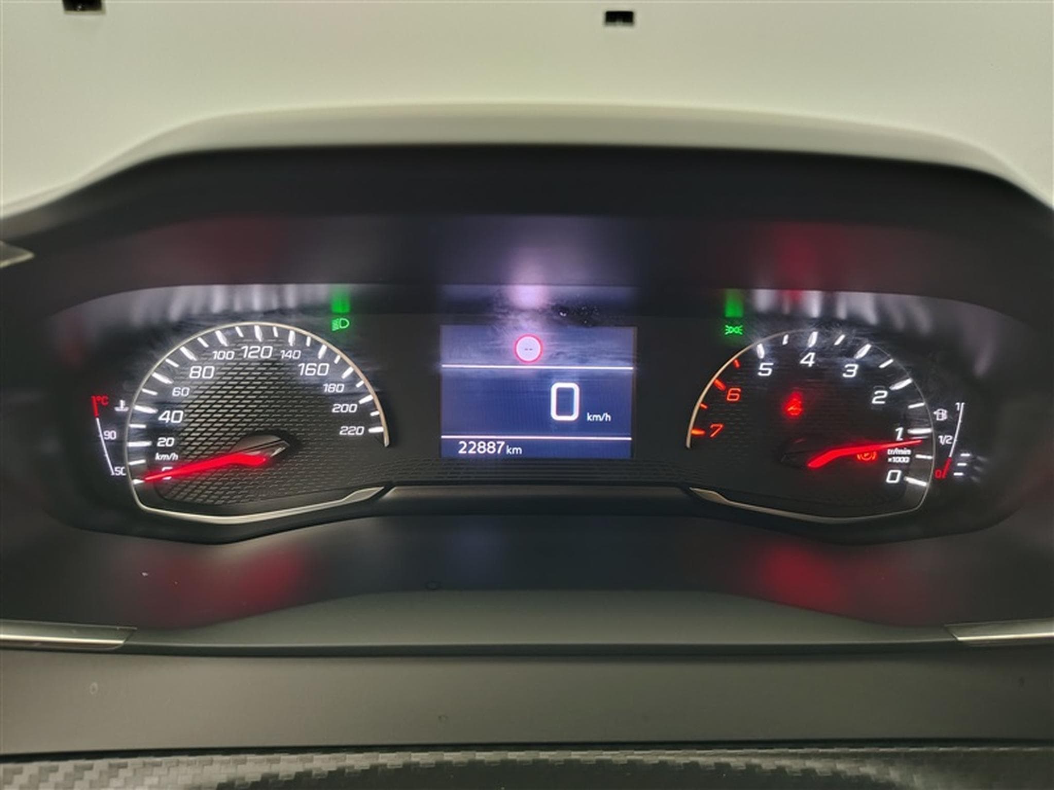 Peugeot 208 1.2i PureTech 100Cv Style (2025) - Photo 10