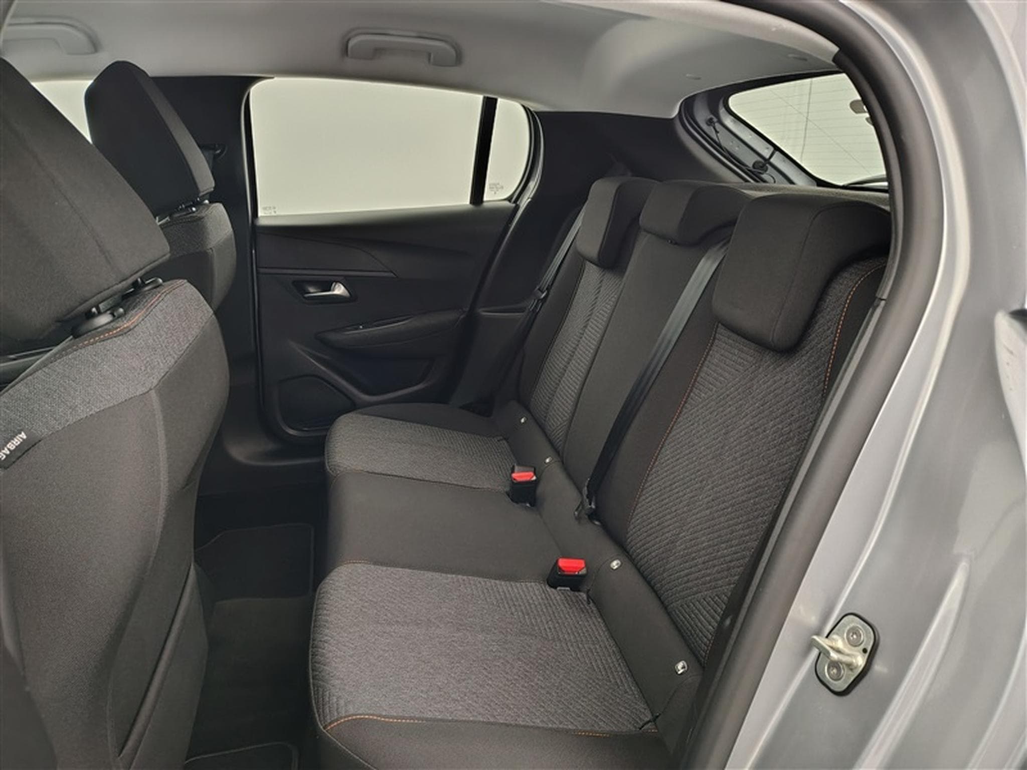 Peugeot 208 1.2i PureTech 100Cv Style (2025) - Photo 13