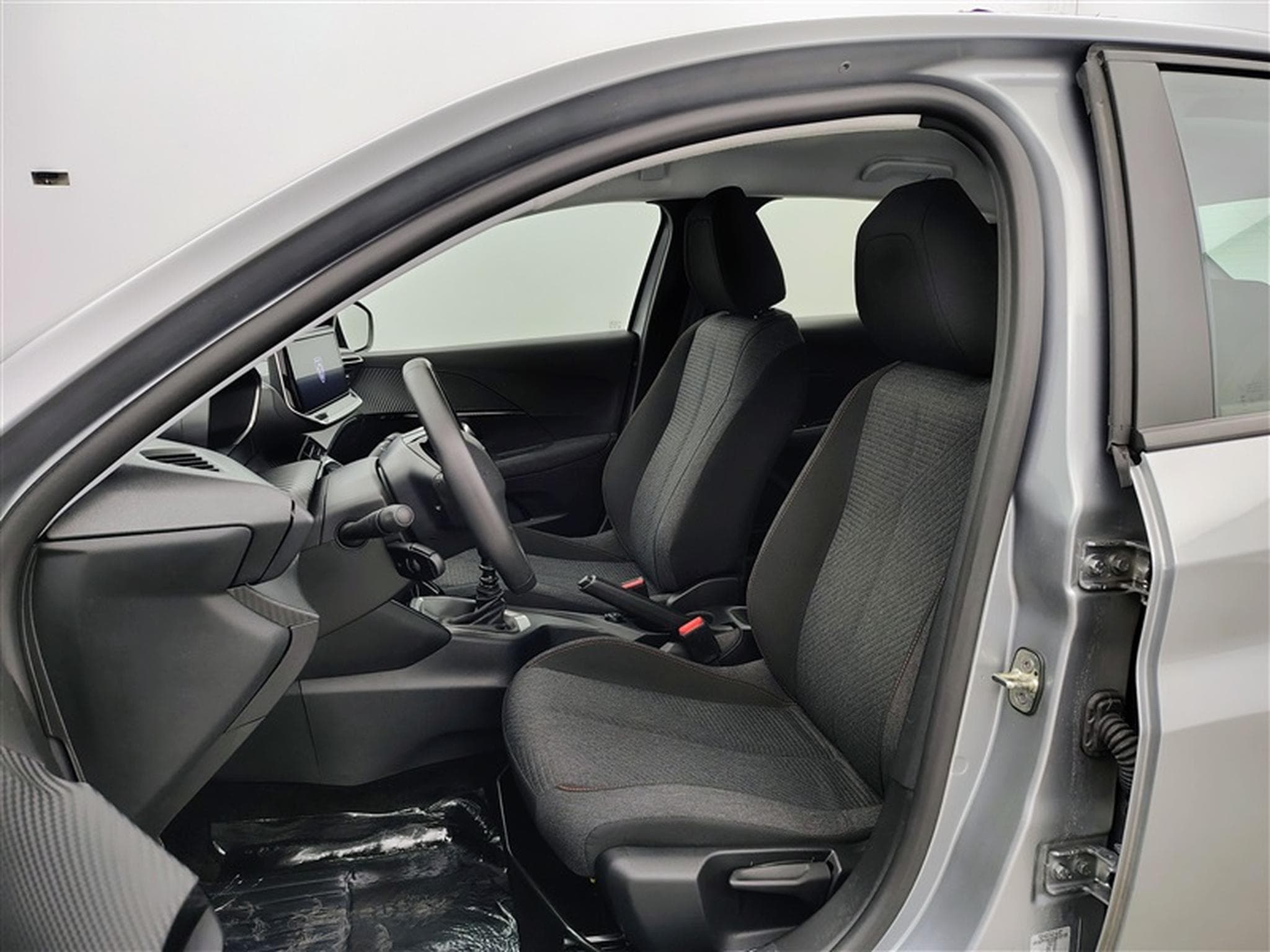 Peugeot 208 1.2i PureTech 100Cv Style (2025) - Photo 7