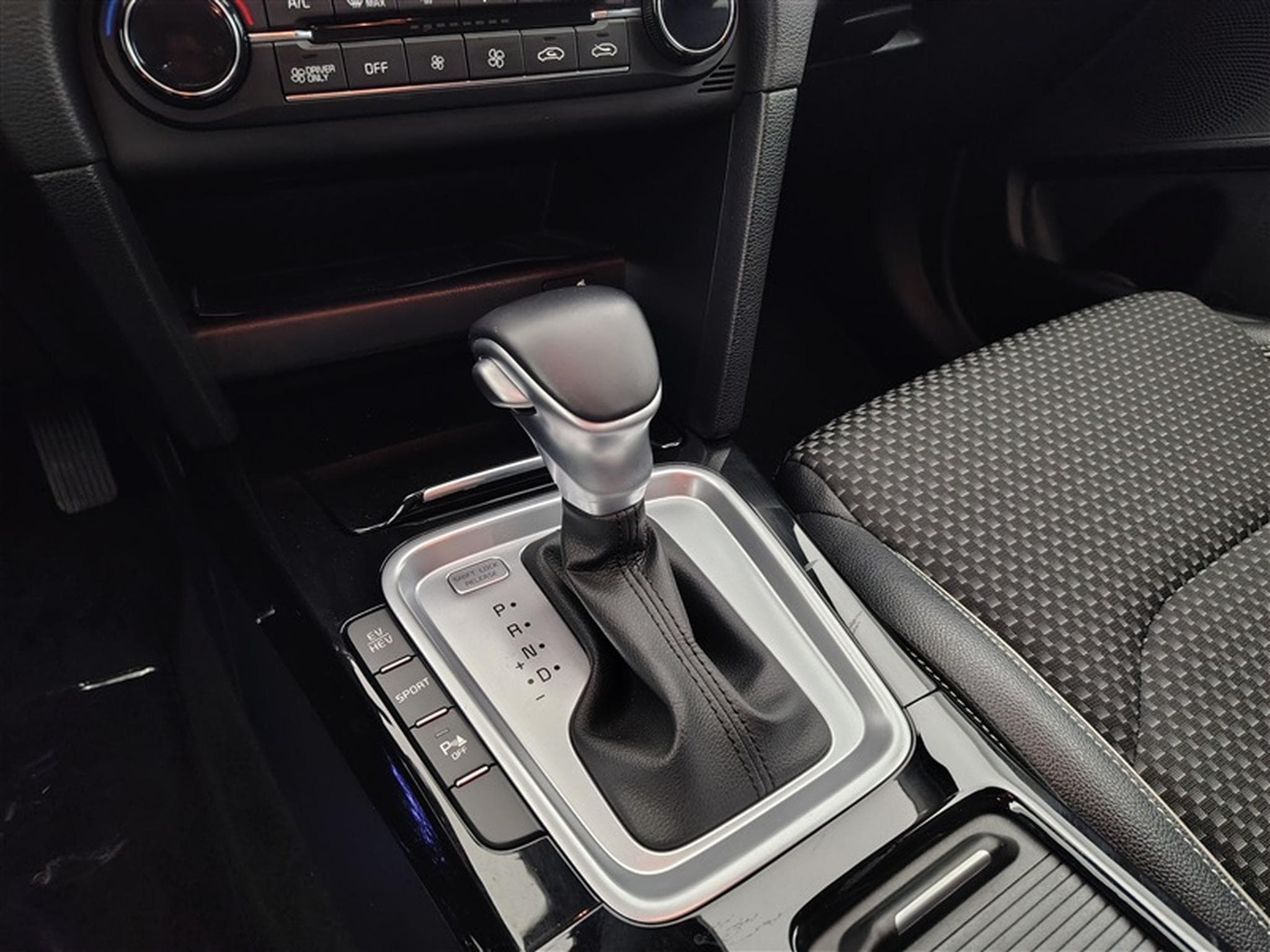 Kia XCeed PHEV 1.6 GDi Business Line DCT (2020) - Photo 12