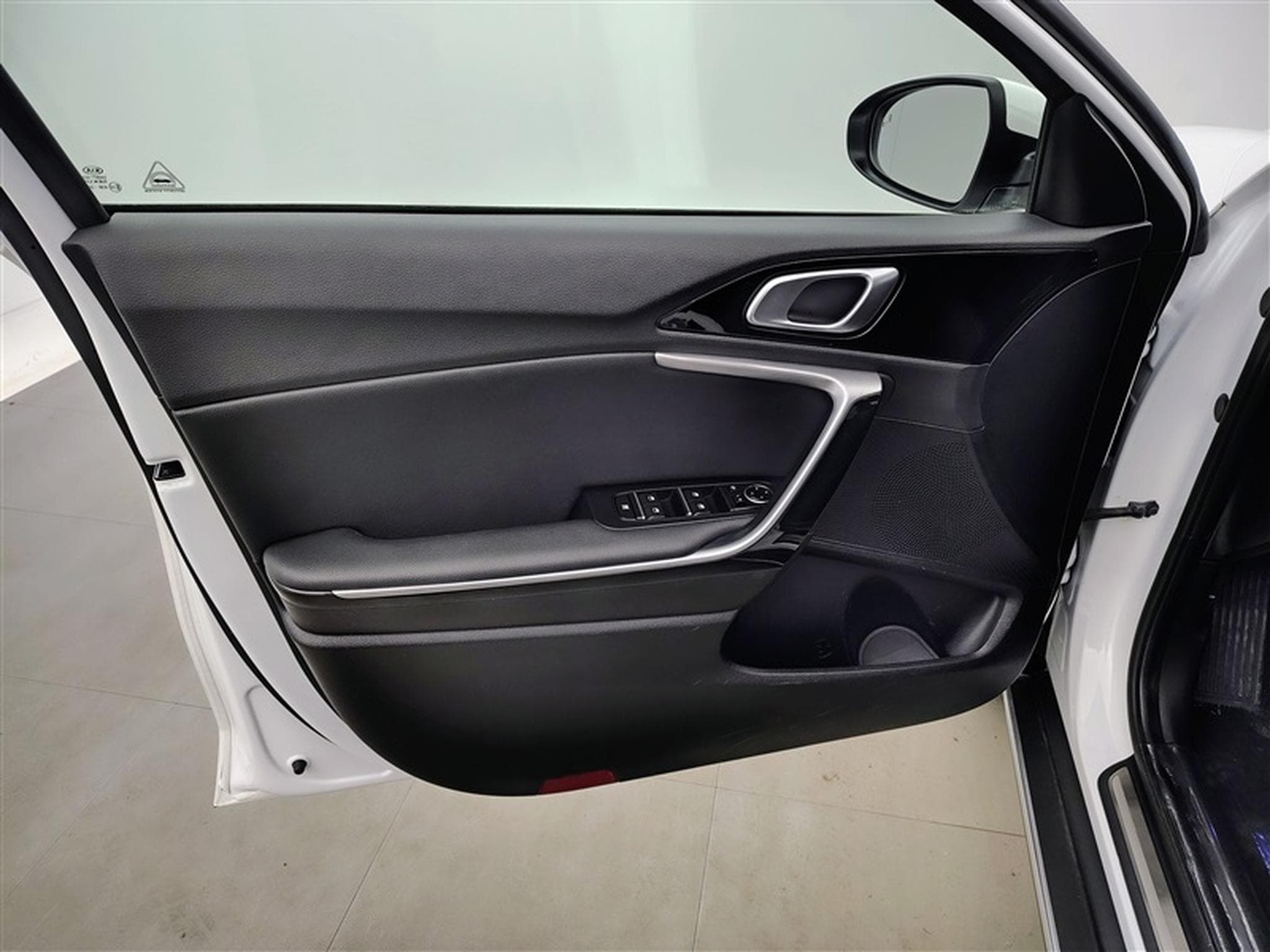 Kia XCeed PHEV 1.6 GDi Business Line DCT (2020) - Photo 17