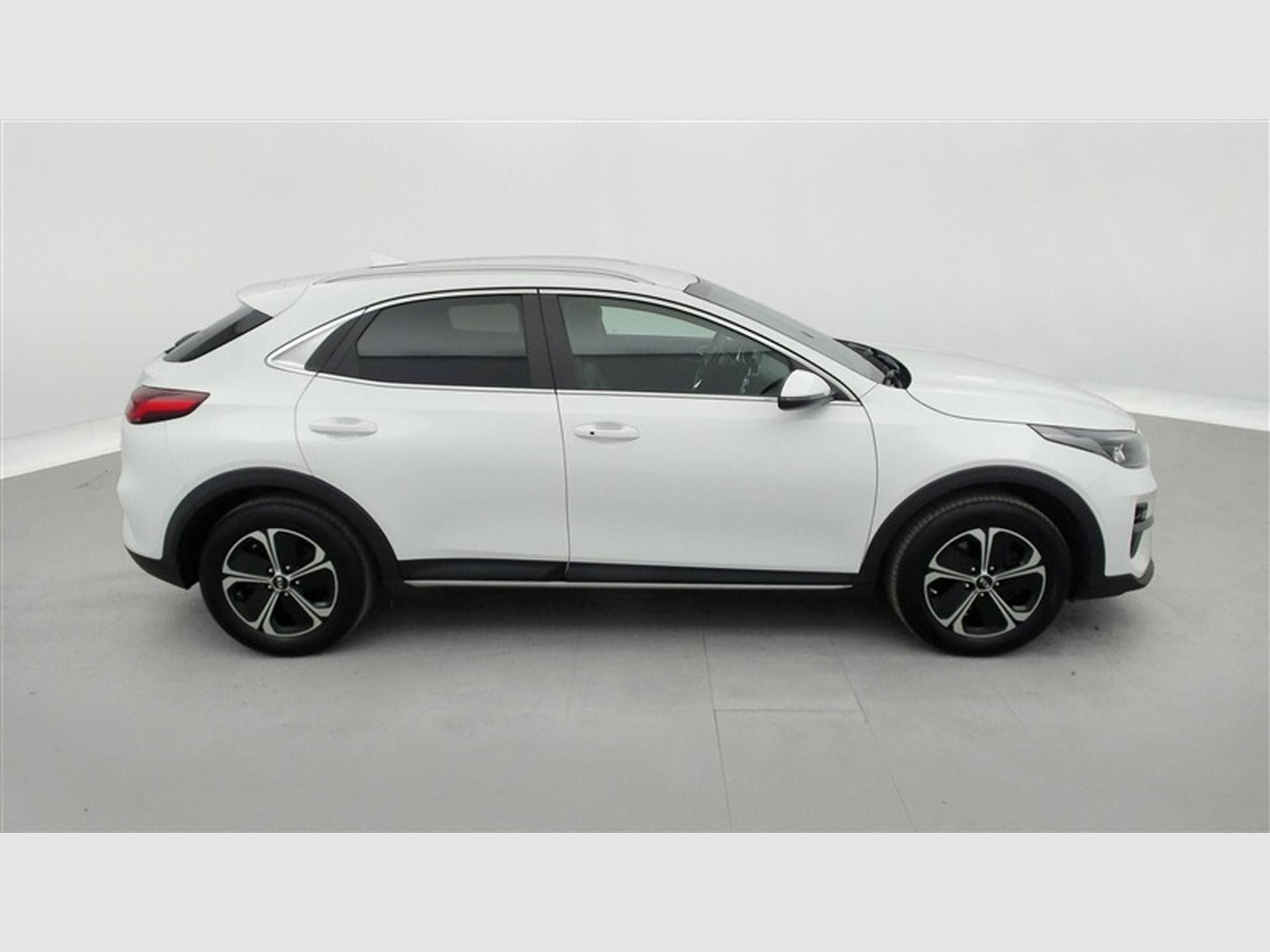Kia XCeed PHEV 1.6 GDi Business Line DCT (2020) - Photo 24
