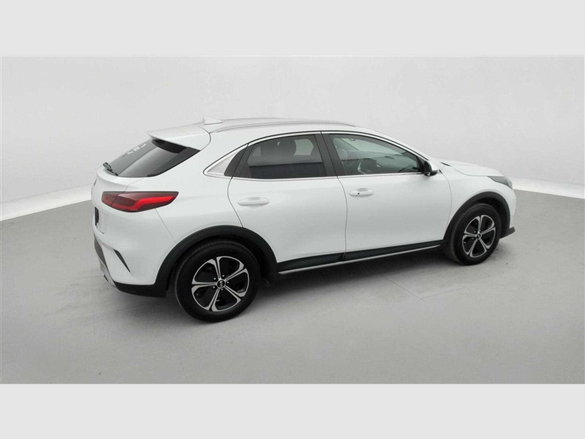 Kia XCeed PHEV 1.6 GDi Business Line DCT (2020) - Photo 25