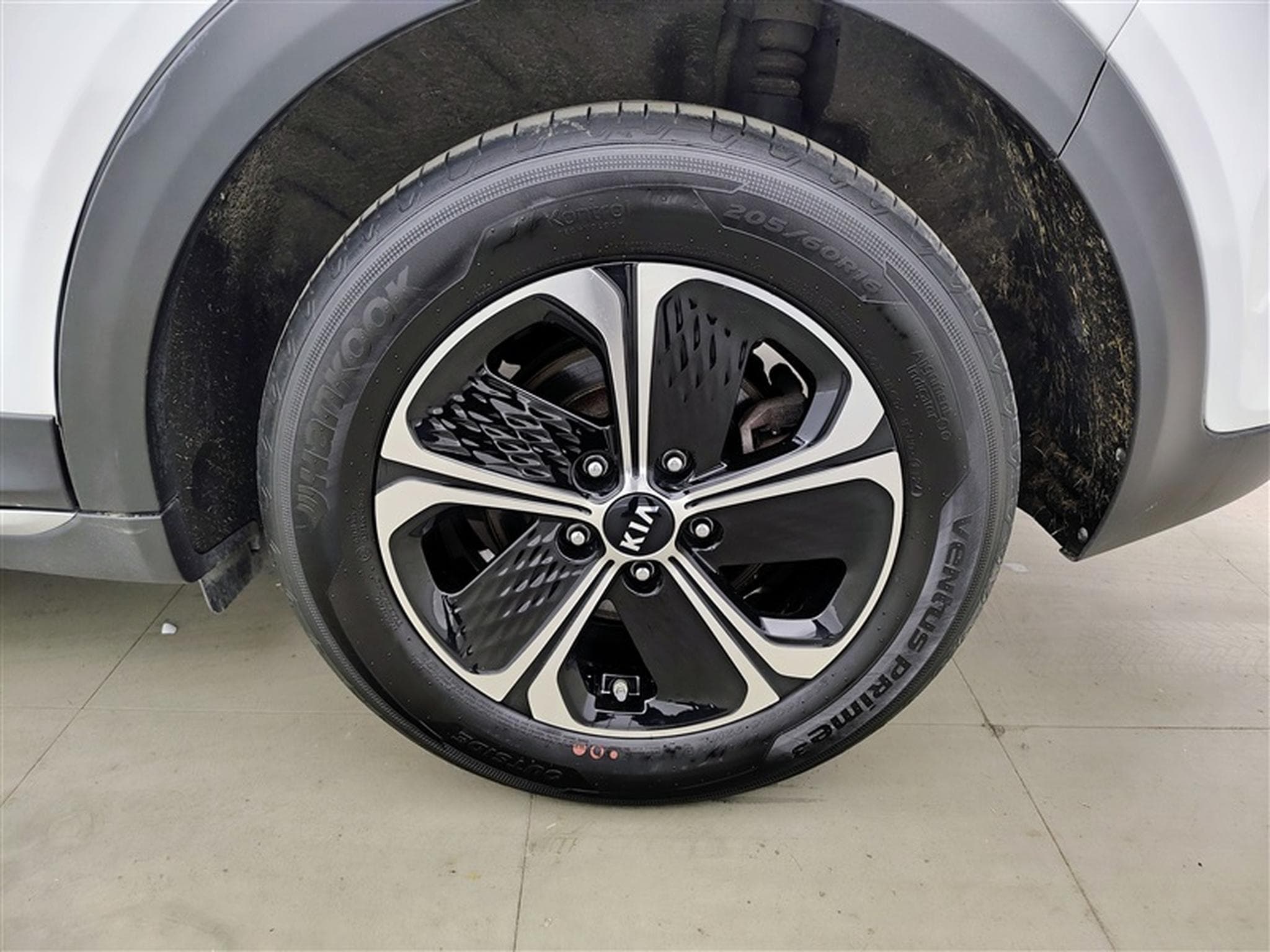 Kia XCeed PHEV 1.6 GDi Business Line DCT (2020) - Photo 6