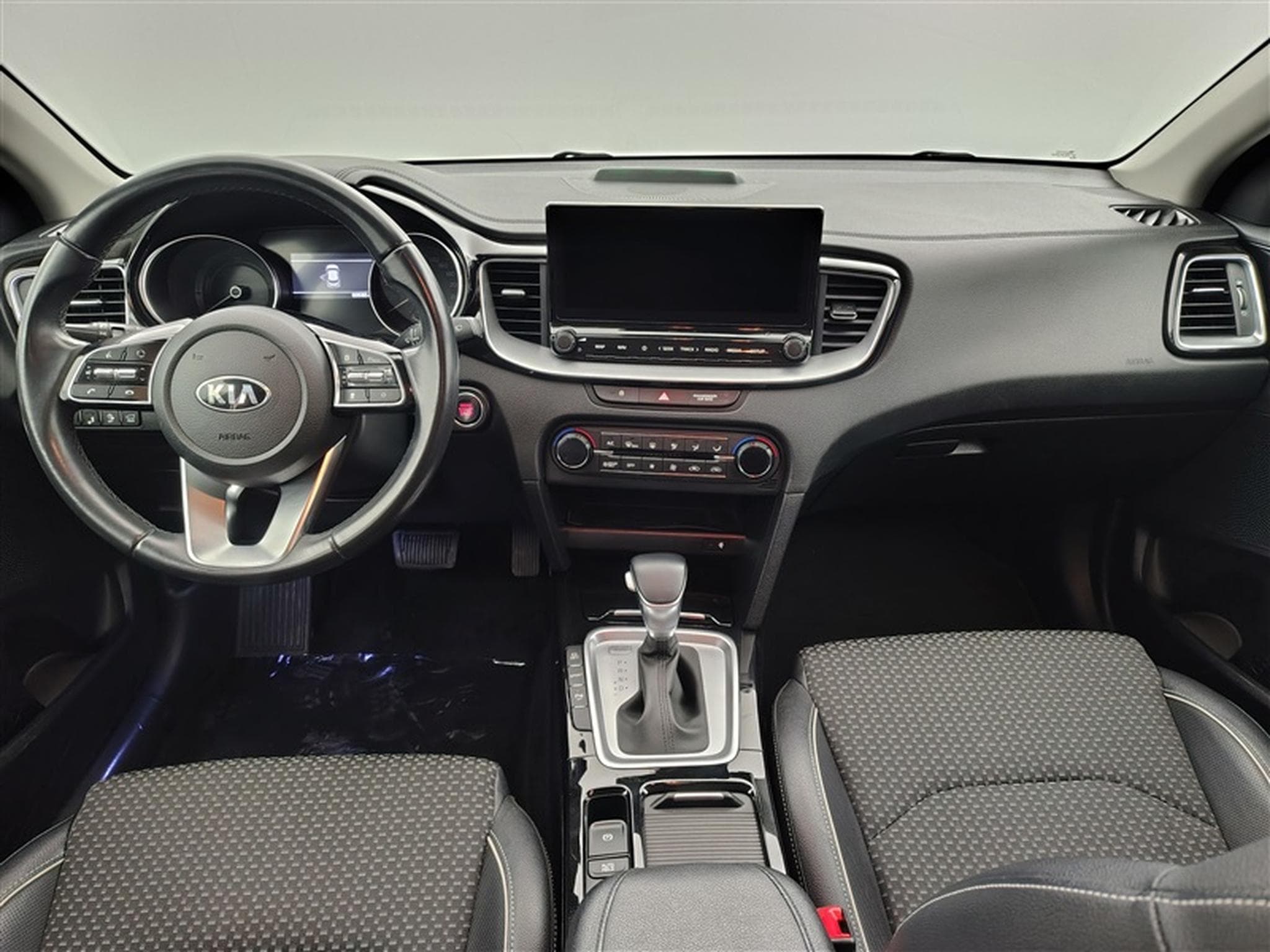 Kia XCeed PHEV 1.6 GDi Business Line DCT (2020) - Photo 8