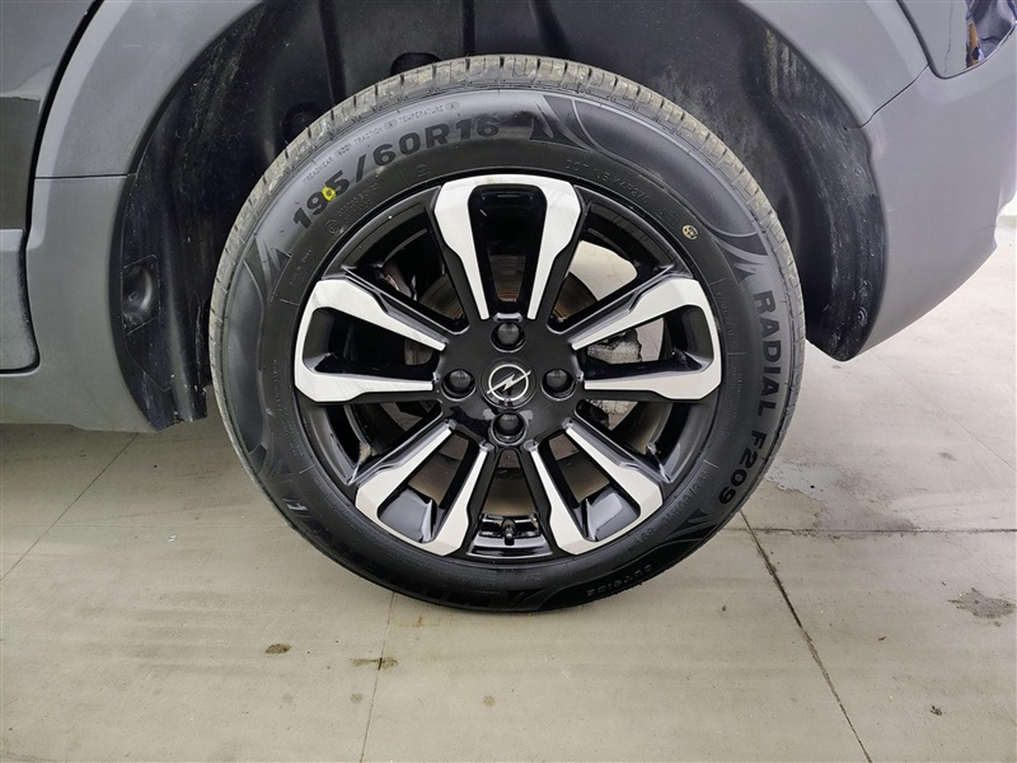 Opel Crossland 1.2 Turbo Ultimate NAVI / FULL LED / PDC AV-AR (2024) - Photo 6