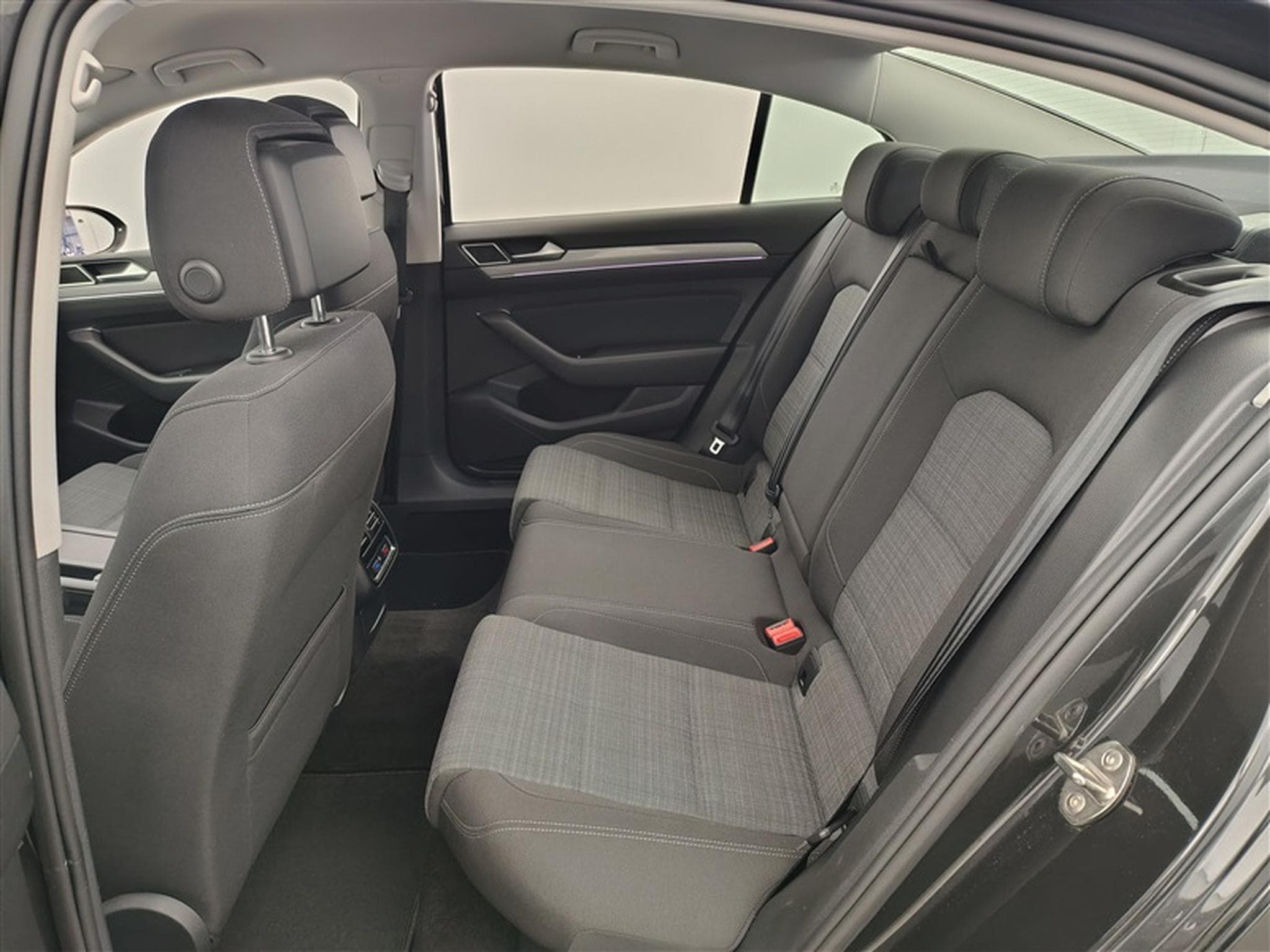 VW Passat 2.0 TDi SCR Elegance Bus. DSG *NAVI/FULL LED/CARPLAY/CAM* (2021) - Photo 13