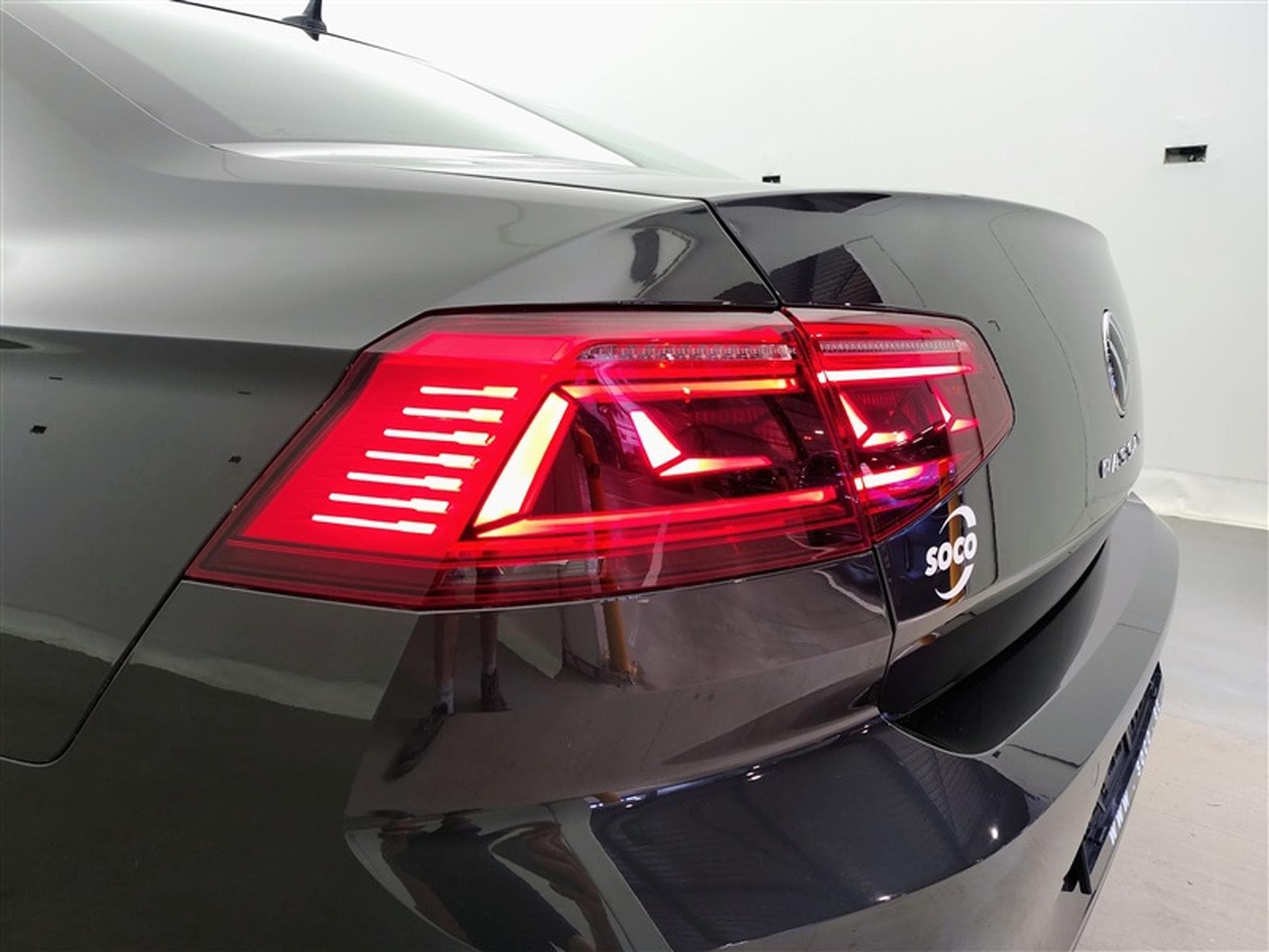 VW Passat 2.0 TDi SCR Elegance Bus. DSG *NAVI/FULL LED/CARPLAY/CAM* (2021) - Photo 16