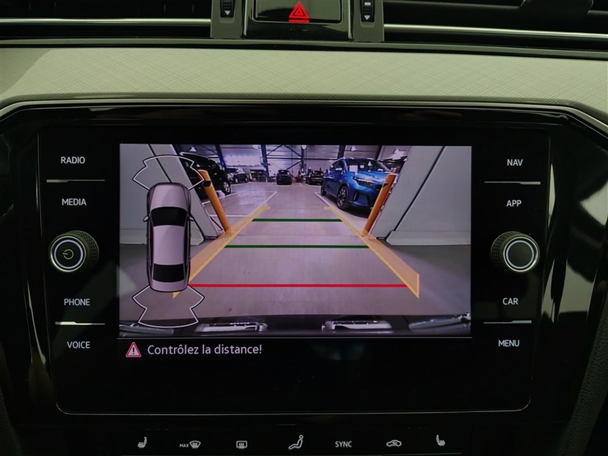 VW Passat 2.0 TDi SCR Elegance Bus. DSG *NAVI/FULL LED/CARPLAY/CAM* (2021) - Photo 18