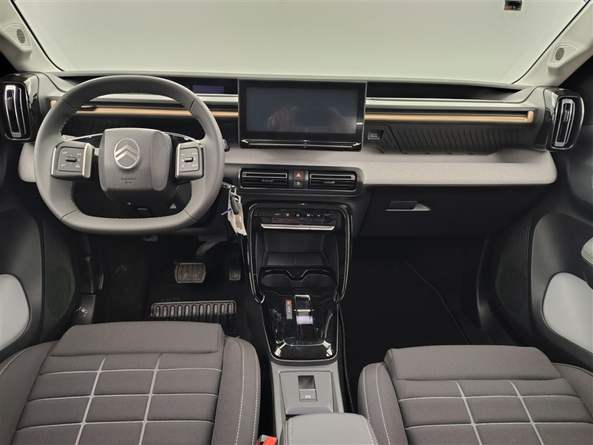 Citroen C3 Aircross 1.2 Hybrid 145cv e-DCS6 Plus CARPLAY / CAMERA / PDC AV+AR (2026) - Photo 8