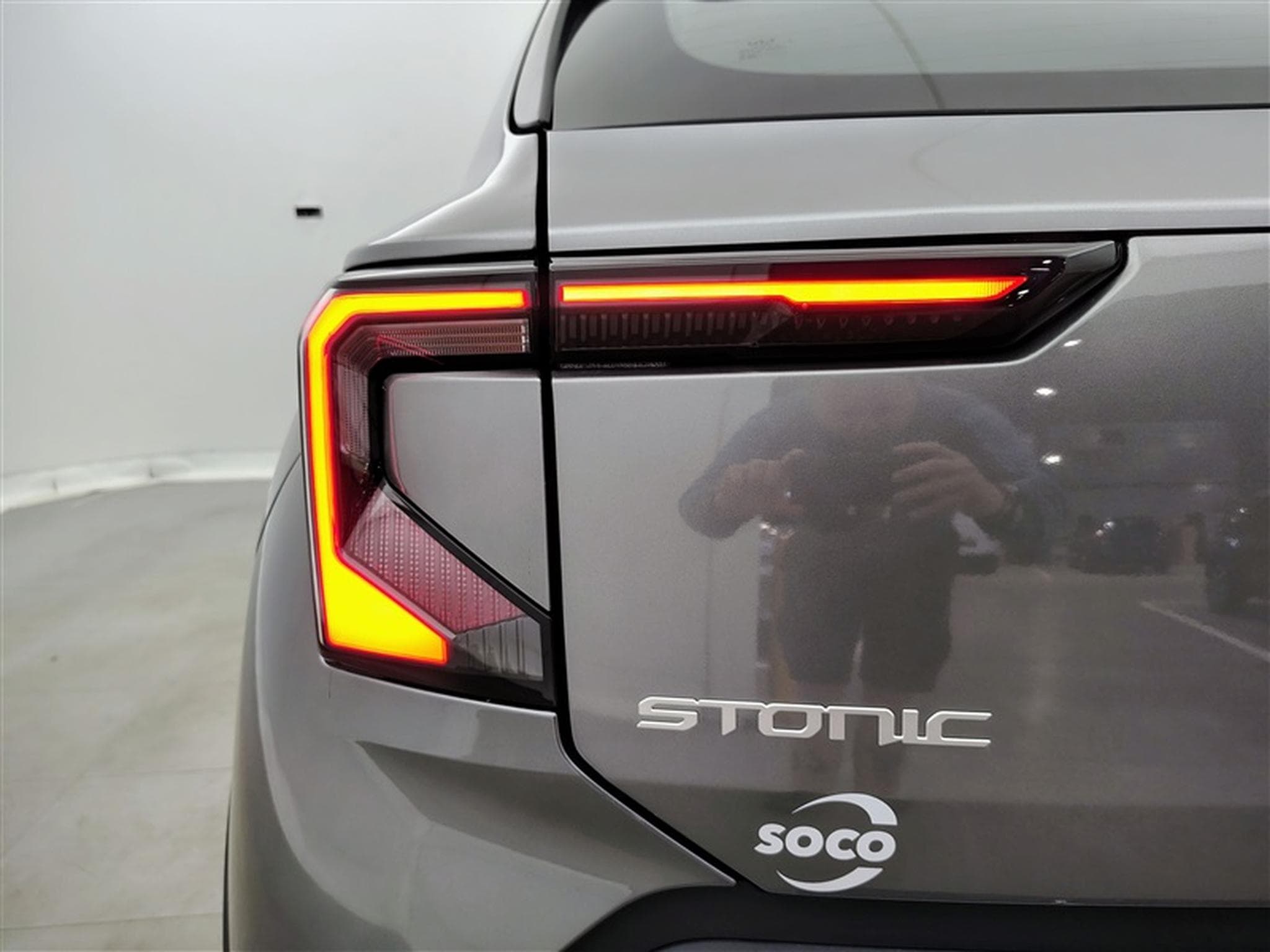 Kia Stonic 1.0 T-GDi DCT LX NAVI / FULL LED / CAMERA / JA 16" (2026) - Photo 15