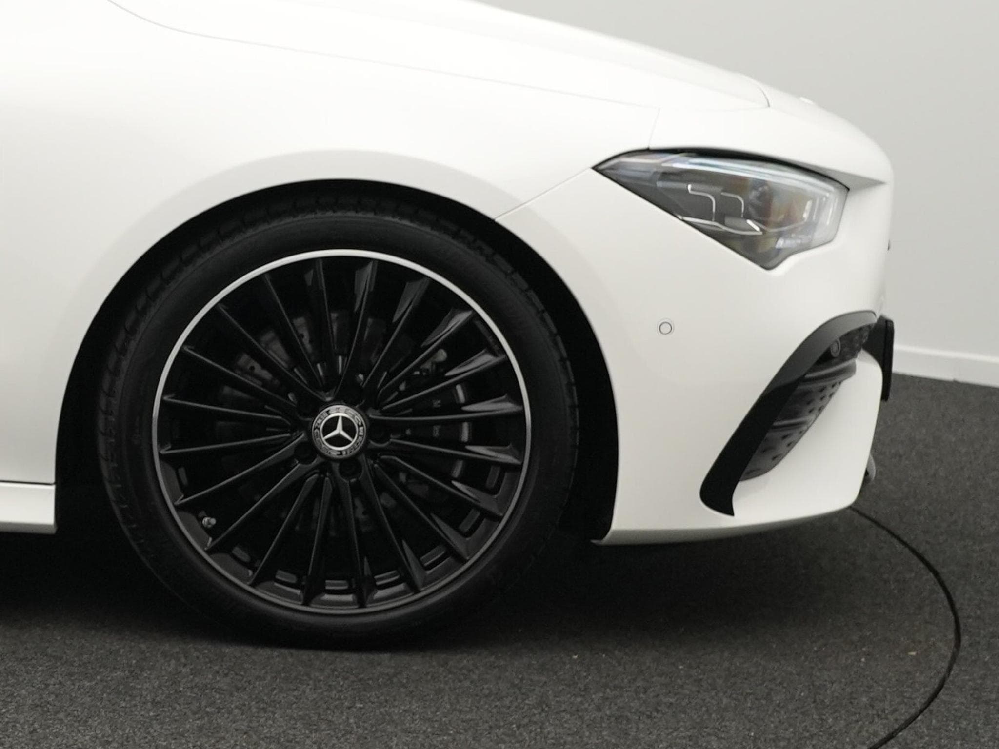Mercedes CLA 200 AMG-Line Cpe Multi+Kamera+Night+Keyless (2025) - Photo 6