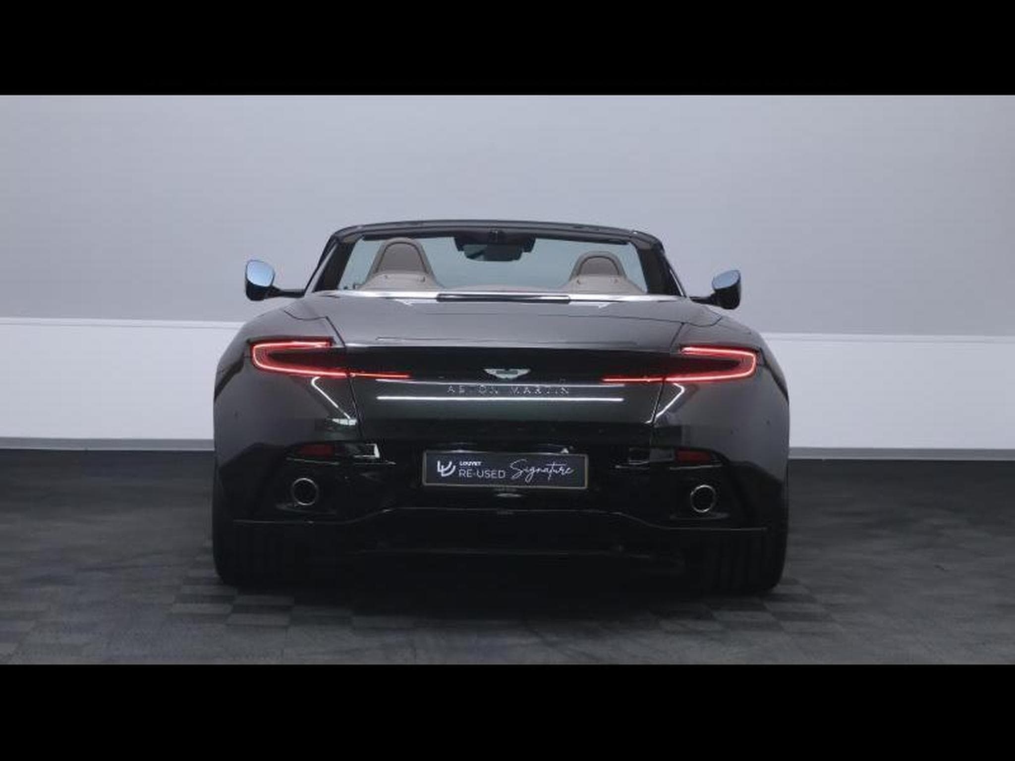 Aston-Martin DB12 V8 VOLANTE (2024) - Photo 15