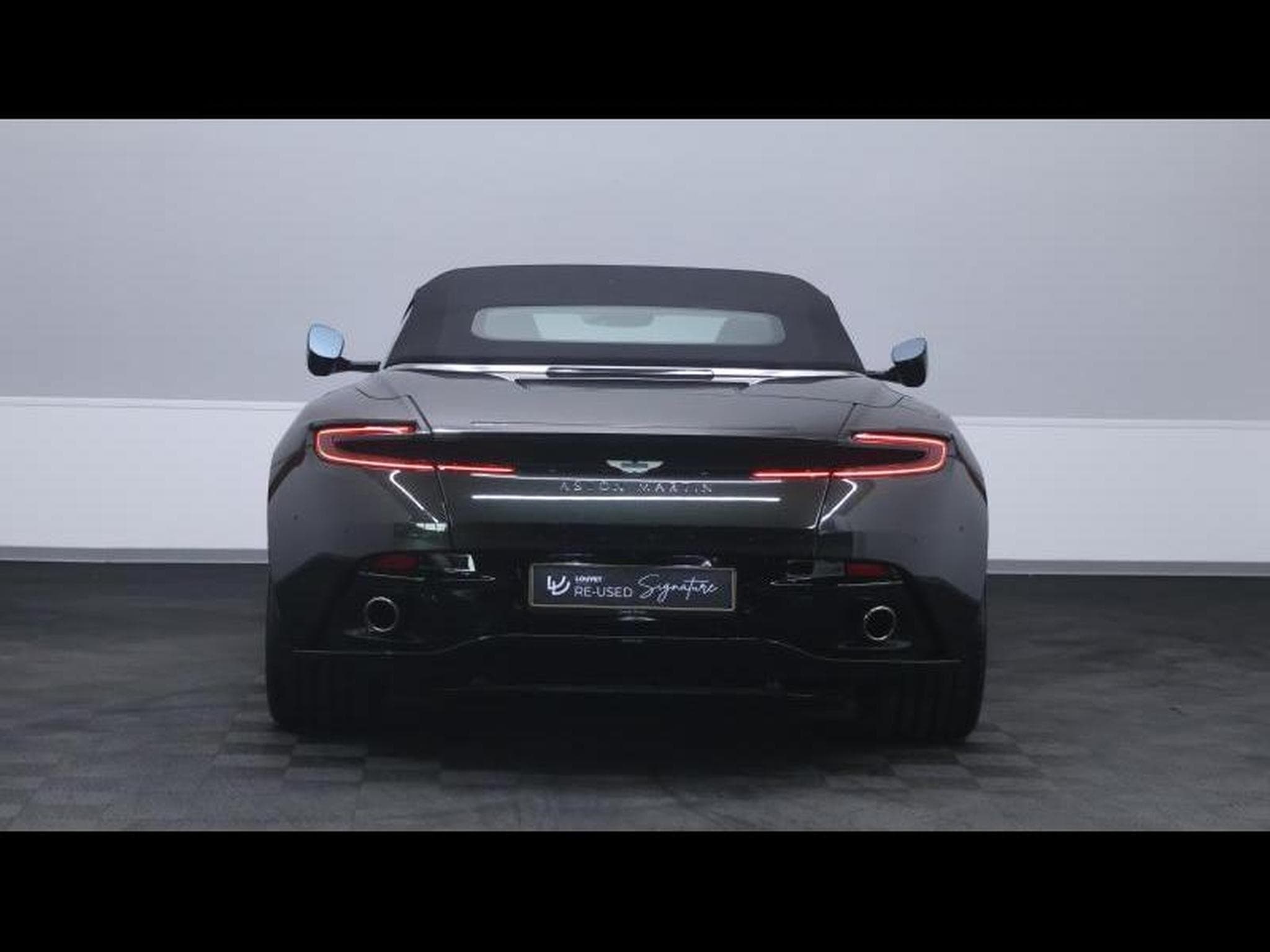 Aston-Martin DB12 V8 VOLANTE (2024) - Photo 16