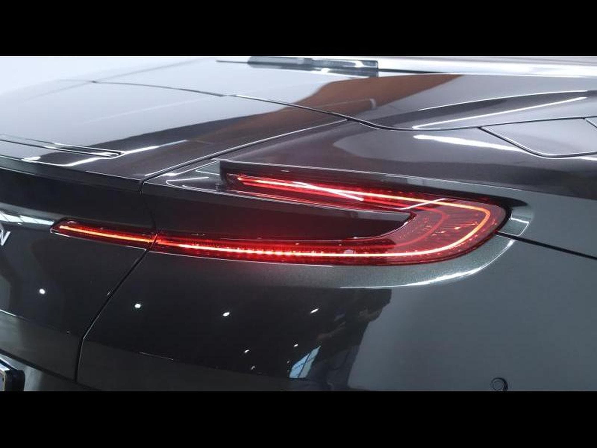 Aston-Martin DB12 V8 VOLANTE (2024) - Photo 19