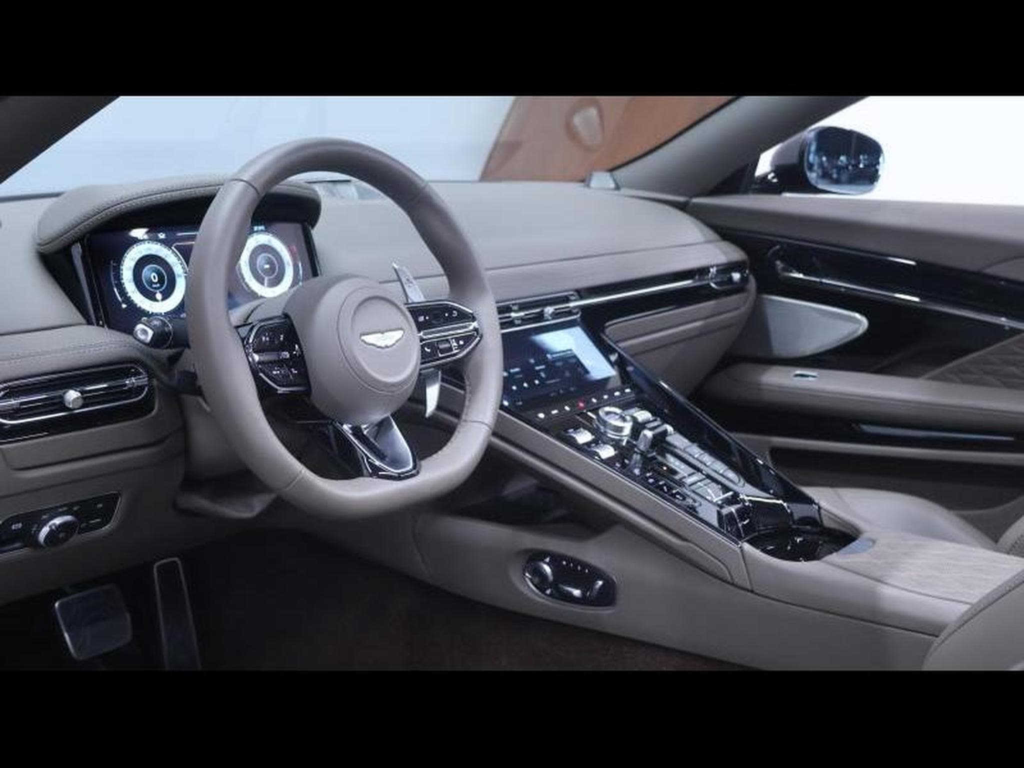 Aston-Martin DB12 V8 VOLANTE (2024) - Photo 27