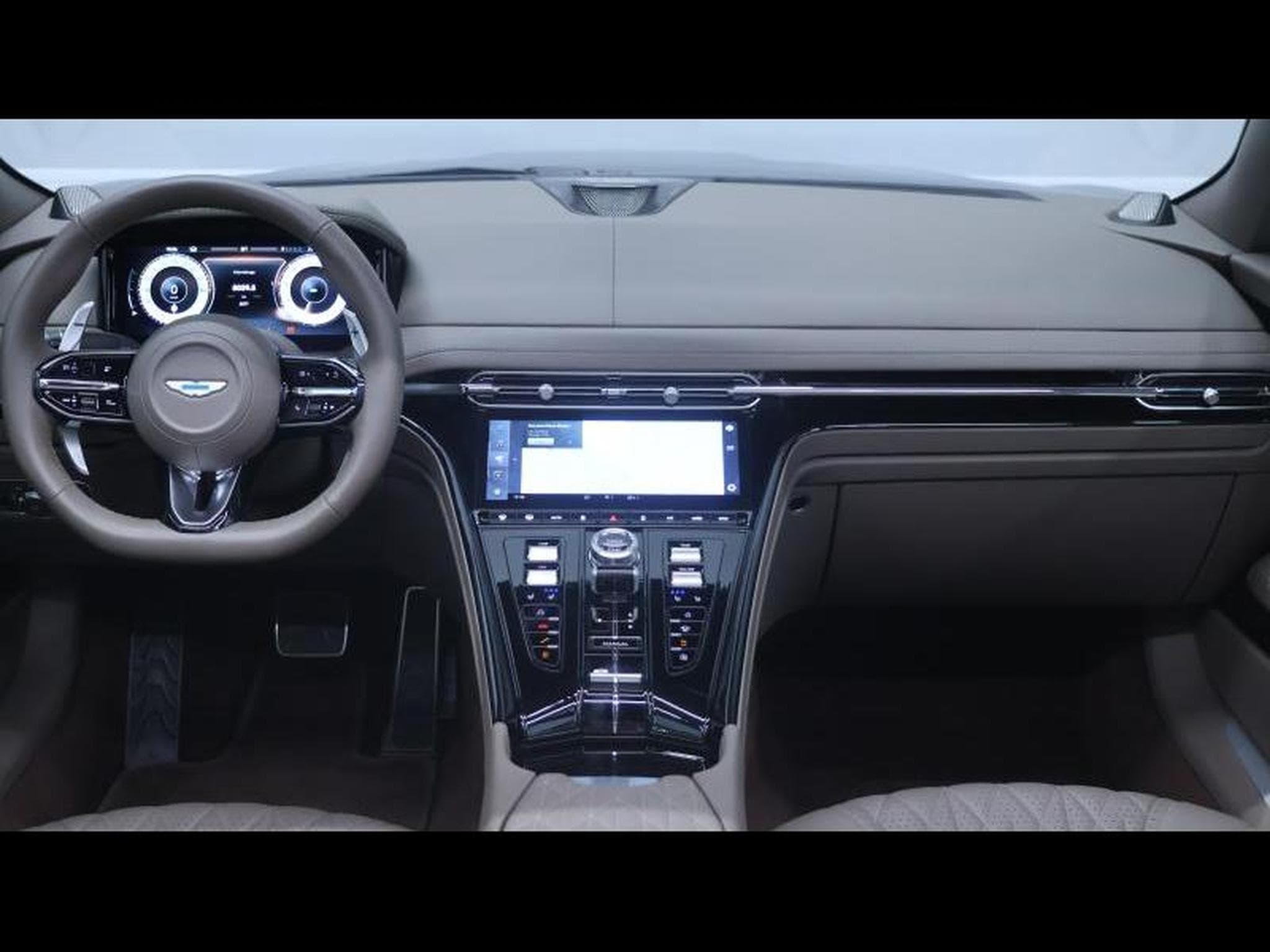 Aston-Martin DB12 V8 VOLANTE (2024) - Photo 28