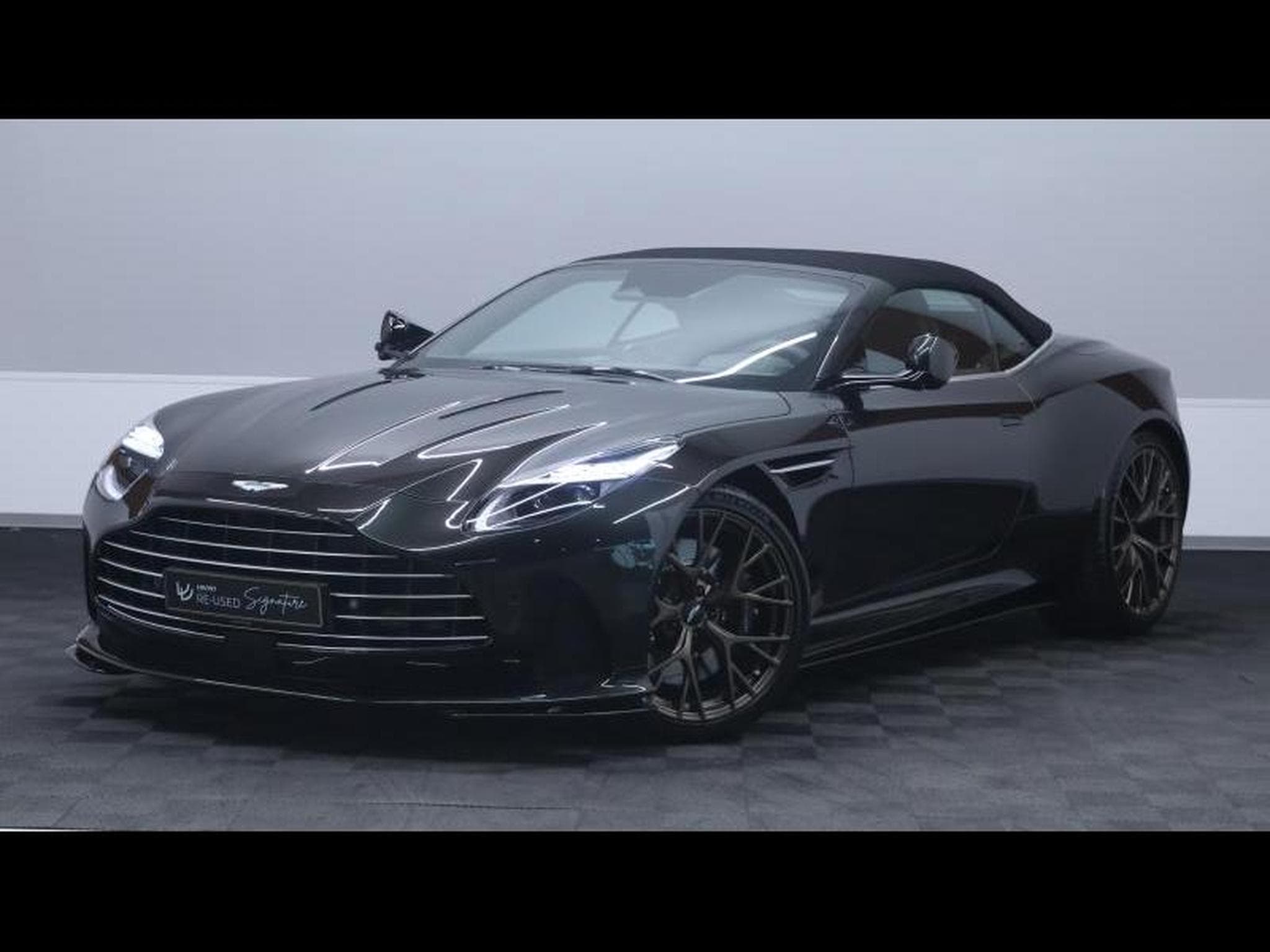Aston-Martin DB12 V8 VOLANTE (2024) - Photo 3