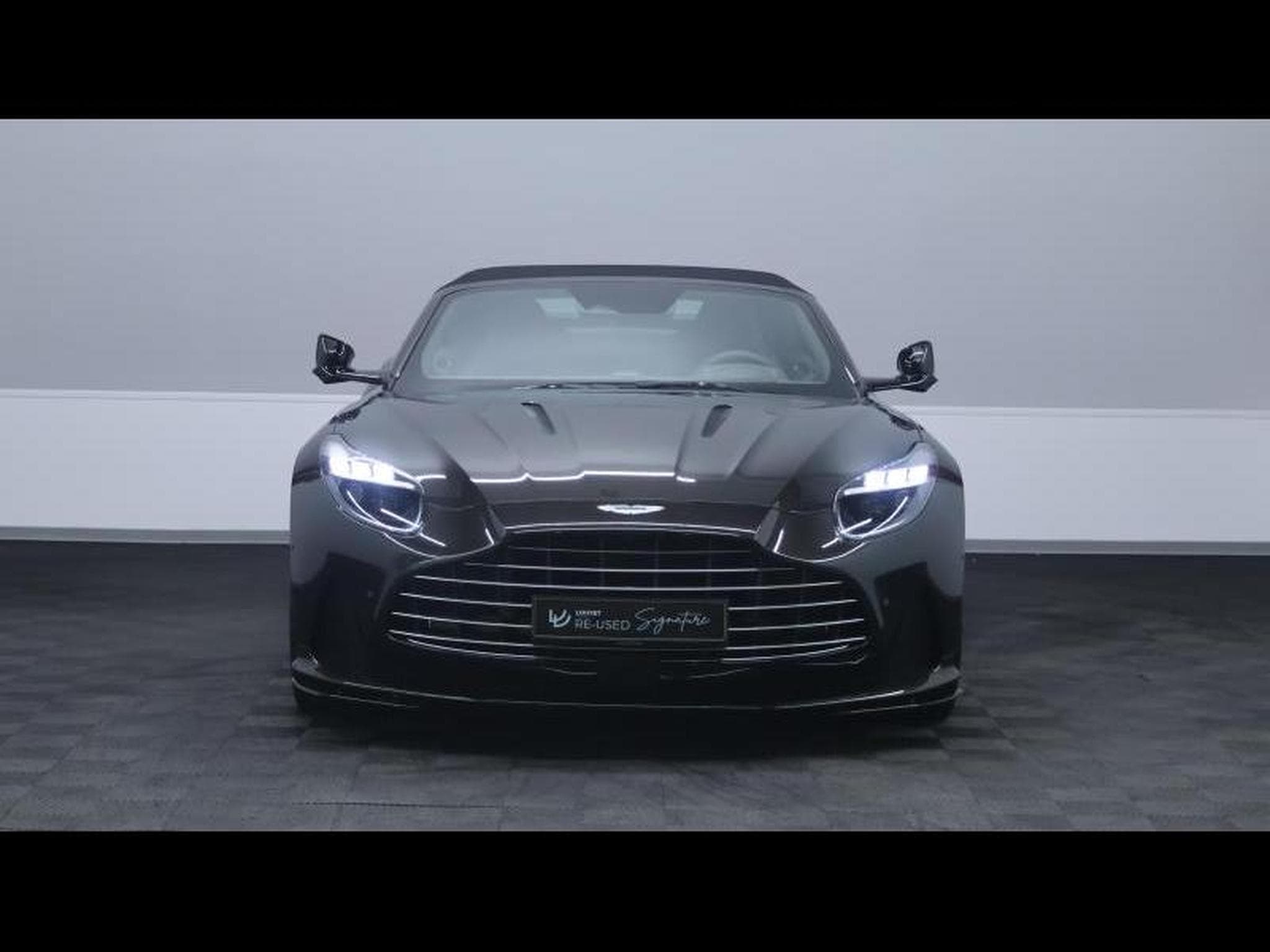 Aston-Martin DB12 V8 VOLANTE (2024) - Photo 5