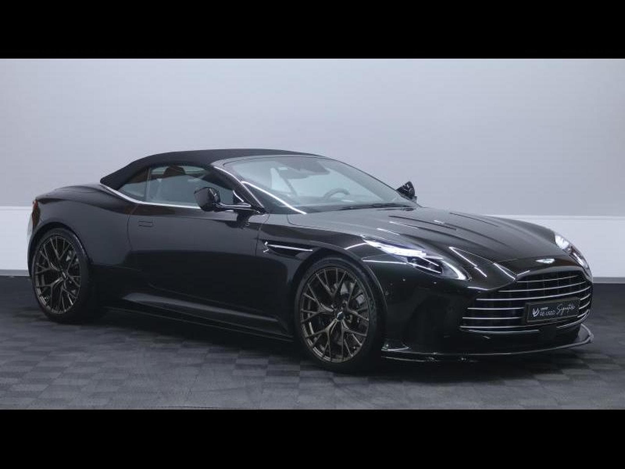 Aston-Martin DB12 V8 VOLANTE (2024) - Photo 8