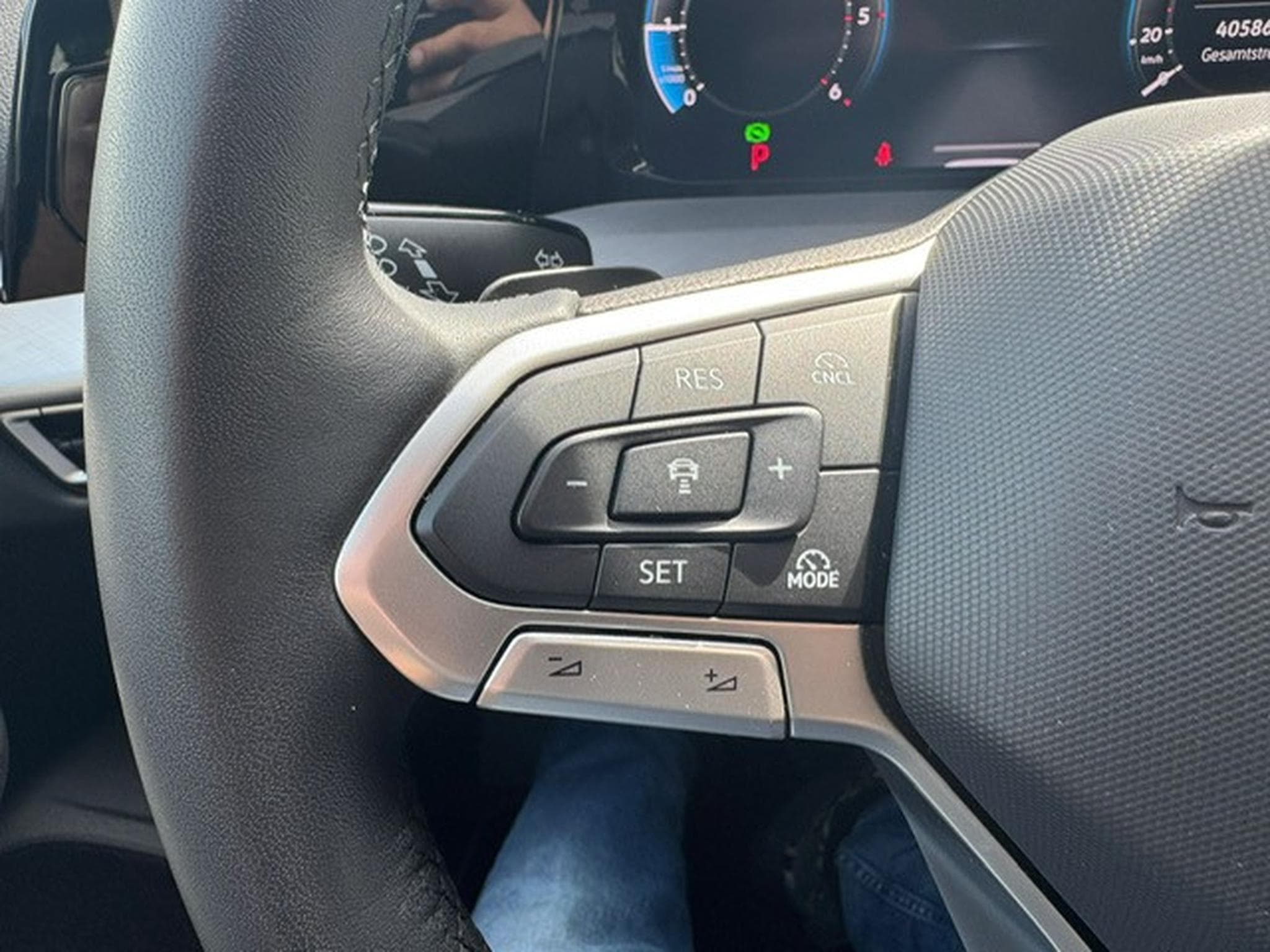 VW Golf VOLKSWAGEN GOLF 8 2.0 TDI  LED AUTOMATIK DIGITAL COCKPIT KAM (2025) - Photo 13