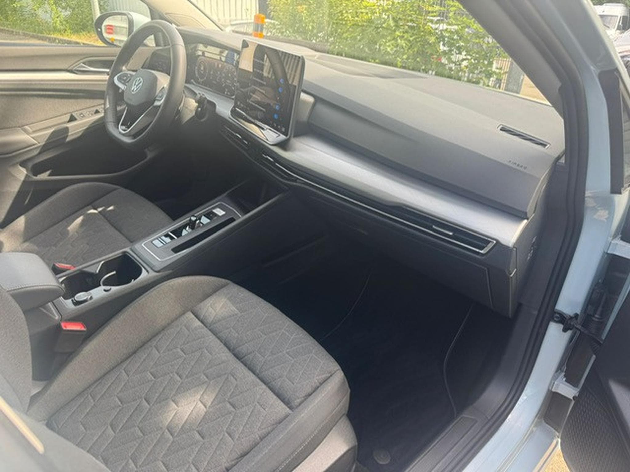 VW Golf VOLKSWAGEN GOLF 8 2.0 TDI  LED AUTOMATIK DIGITAL COCKPIT KAM (2025) - Photo 4
