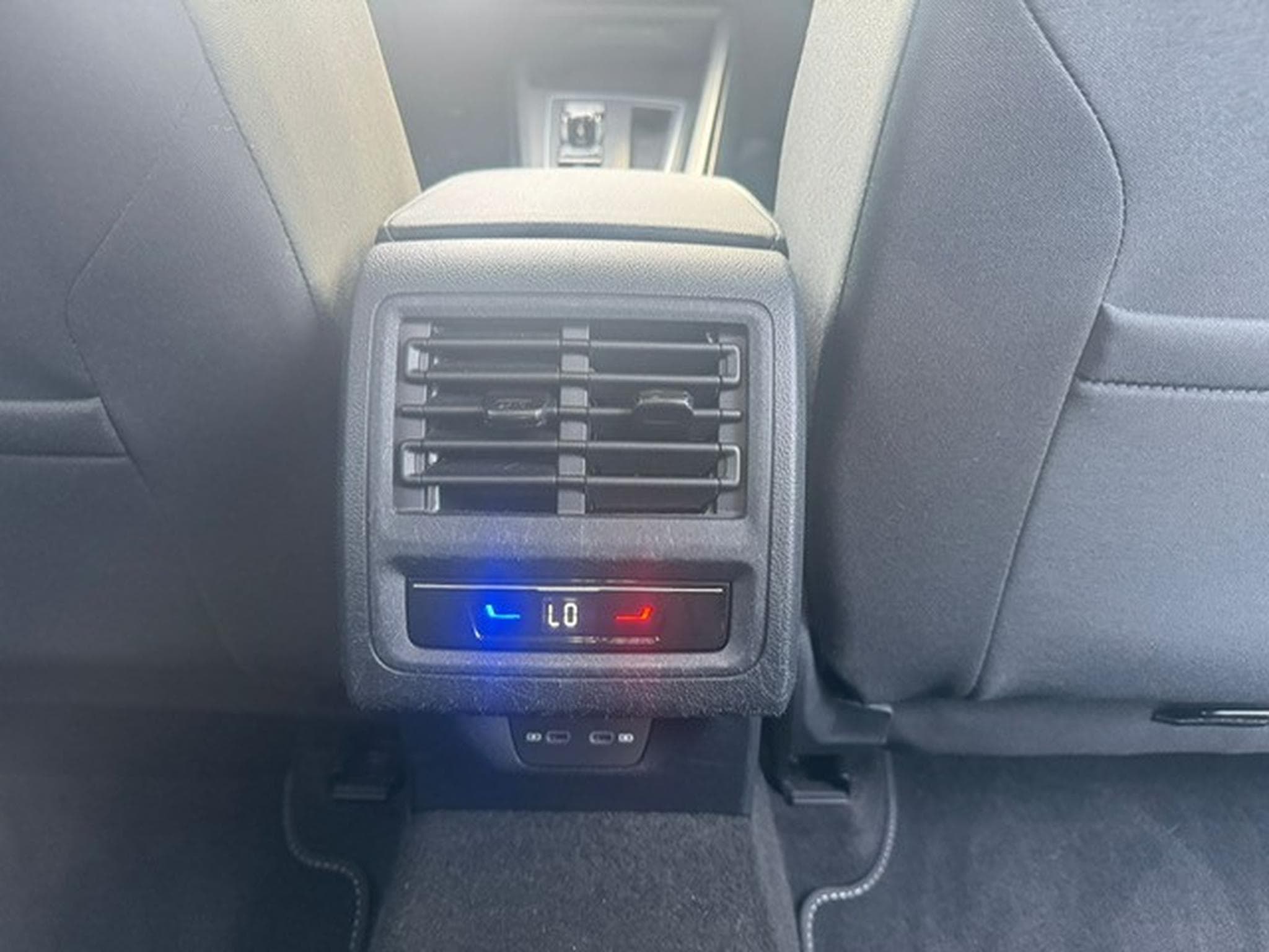 VW Golf VOLKSWAGEN GOLF 8 2.0 TDI  LED AUTOMATIK DIGITAL COCKPIT KAM (2025) - Photo 6