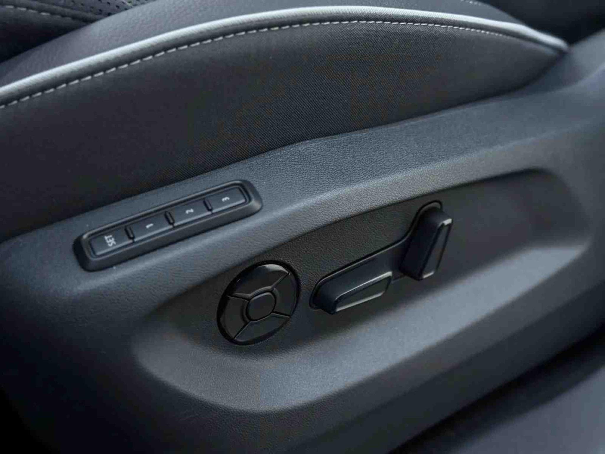Skoda Kodiaq 2.0 TSi DSG 204 4x4 Sportline (2025) - Photo 11