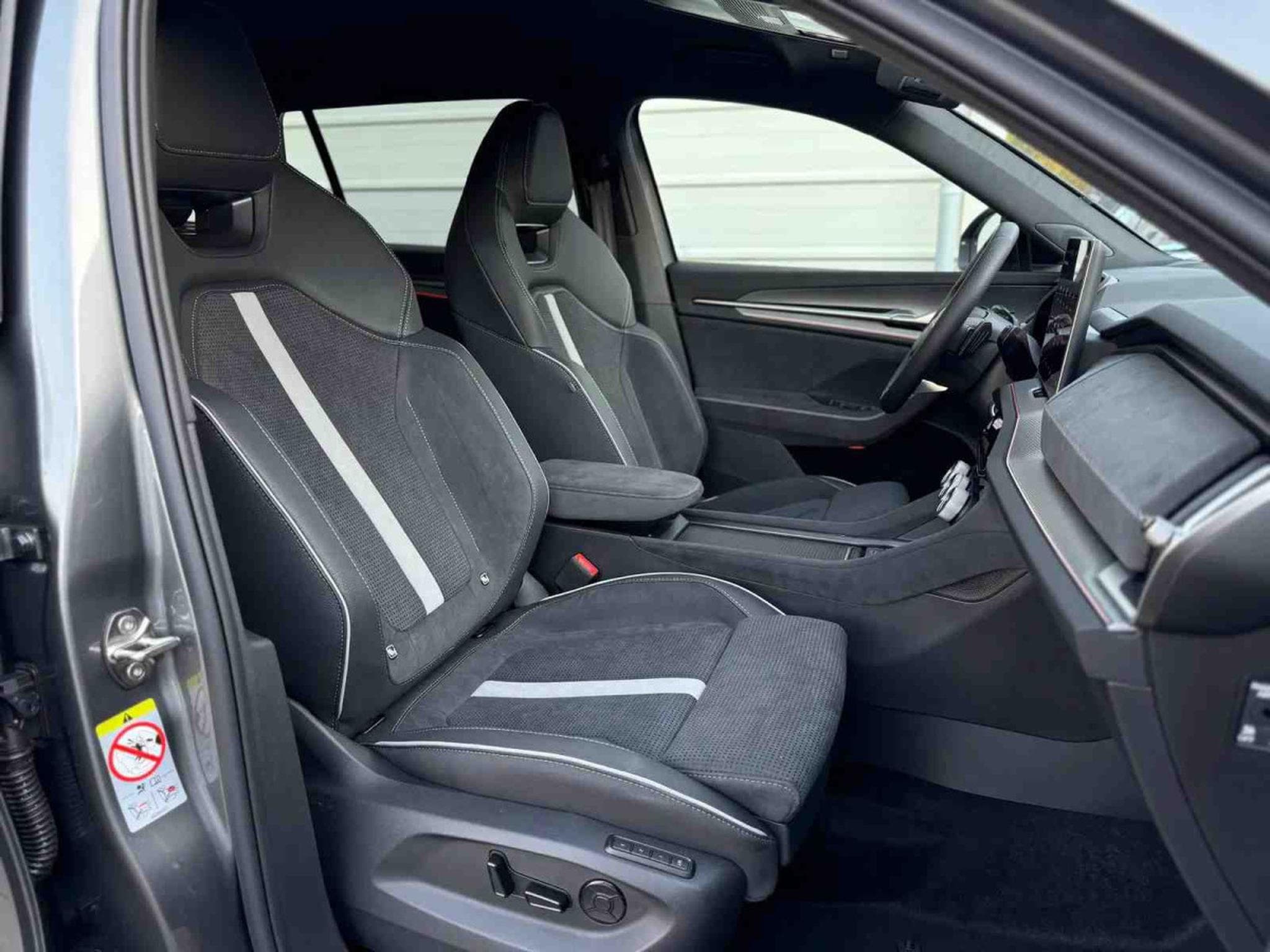 Skoda Kodiaq 2.0 TSi DSG 204 4x4 Sportline (2025) - Photo 8