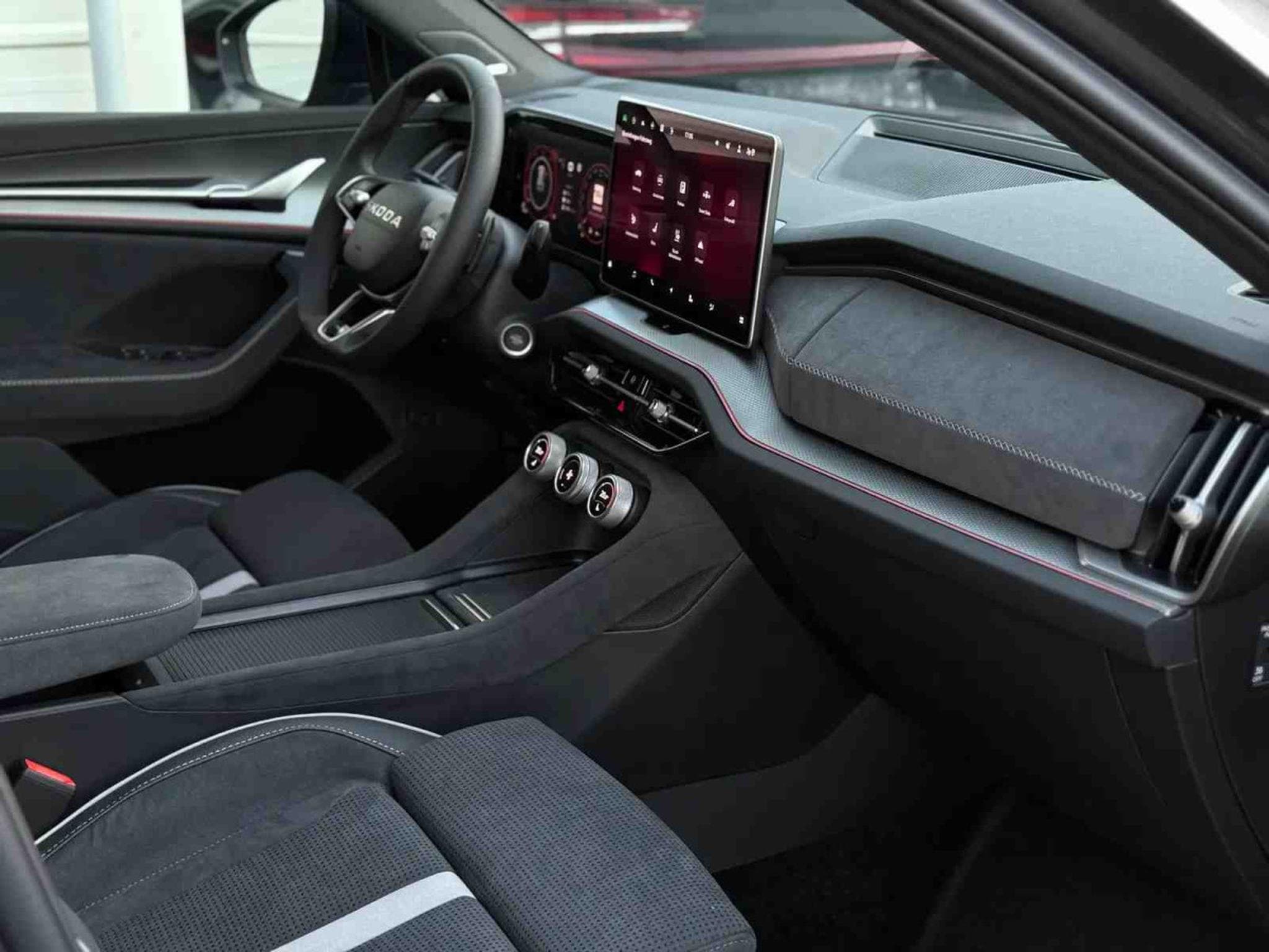 Skoda Kodiaq 2.0 TSi DSG 204 4x4 Sportline (2025) - Photo 9