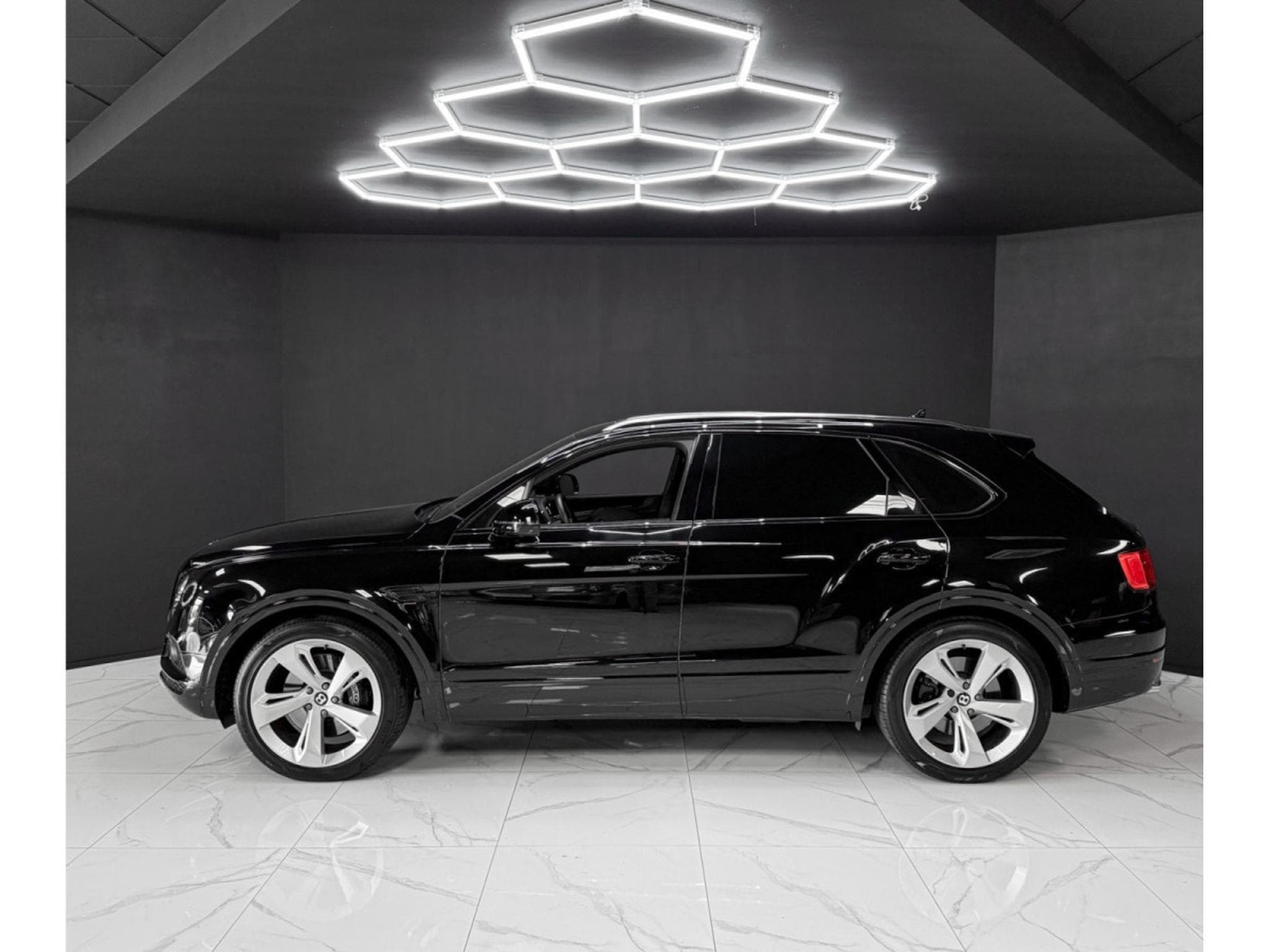 Bentley Bentayga 4.0 V8 / 1ST HAND / FULL SERVICE (2018) - Photo 2